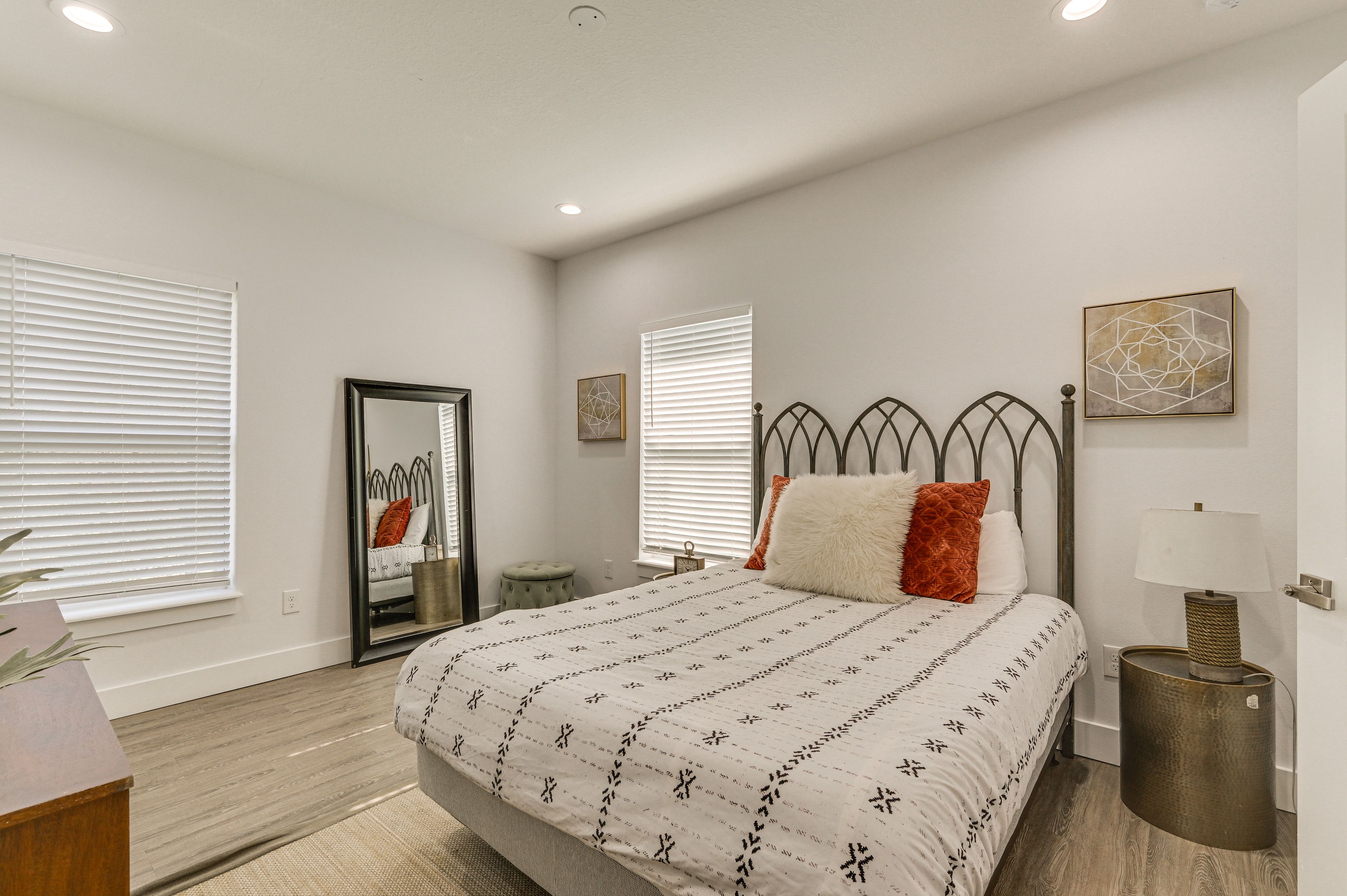 Bedroom 3 | Queen Bed | En-Suite Jack-and-Jill Bathroom