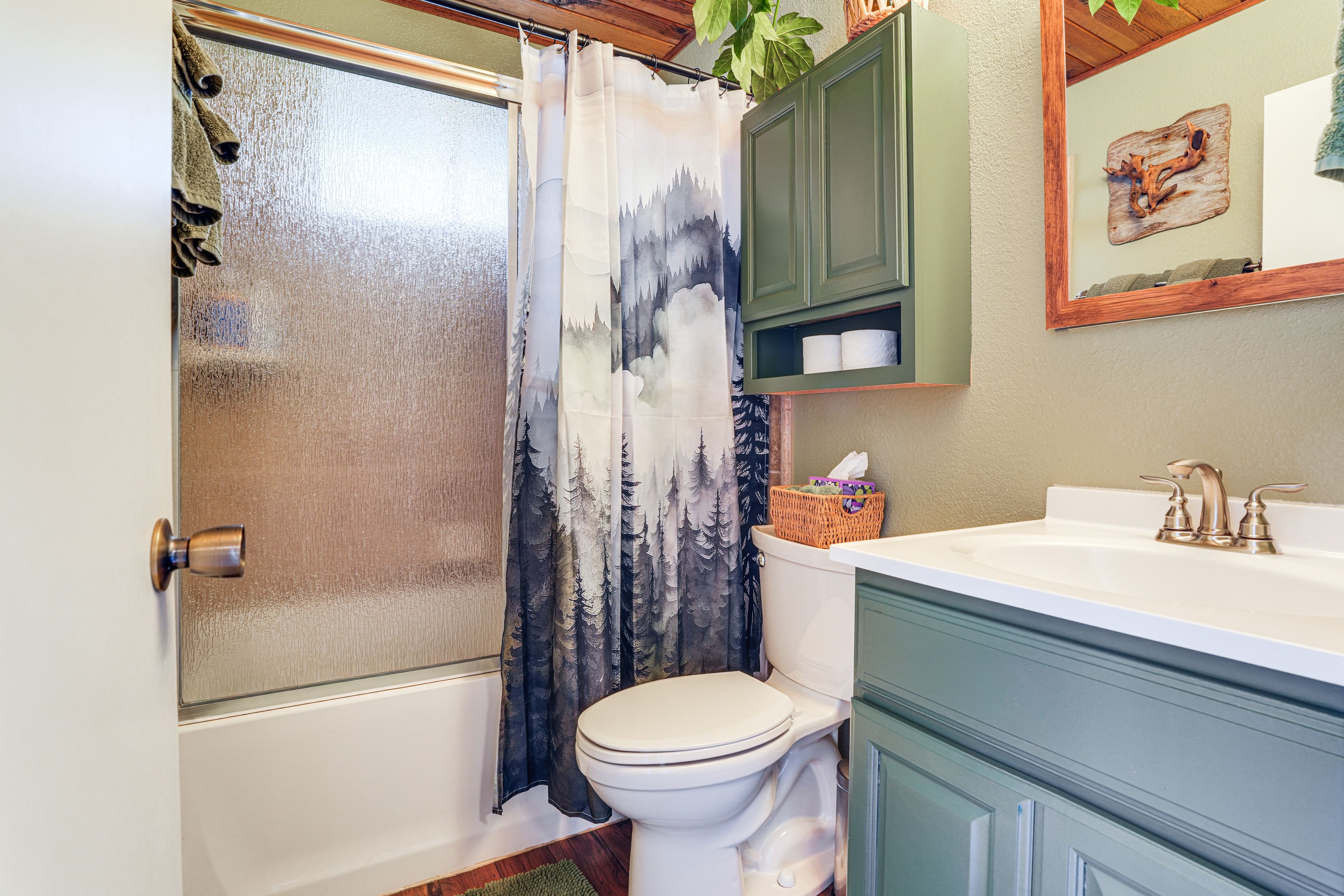 Full Bathroom | 2nd Floor