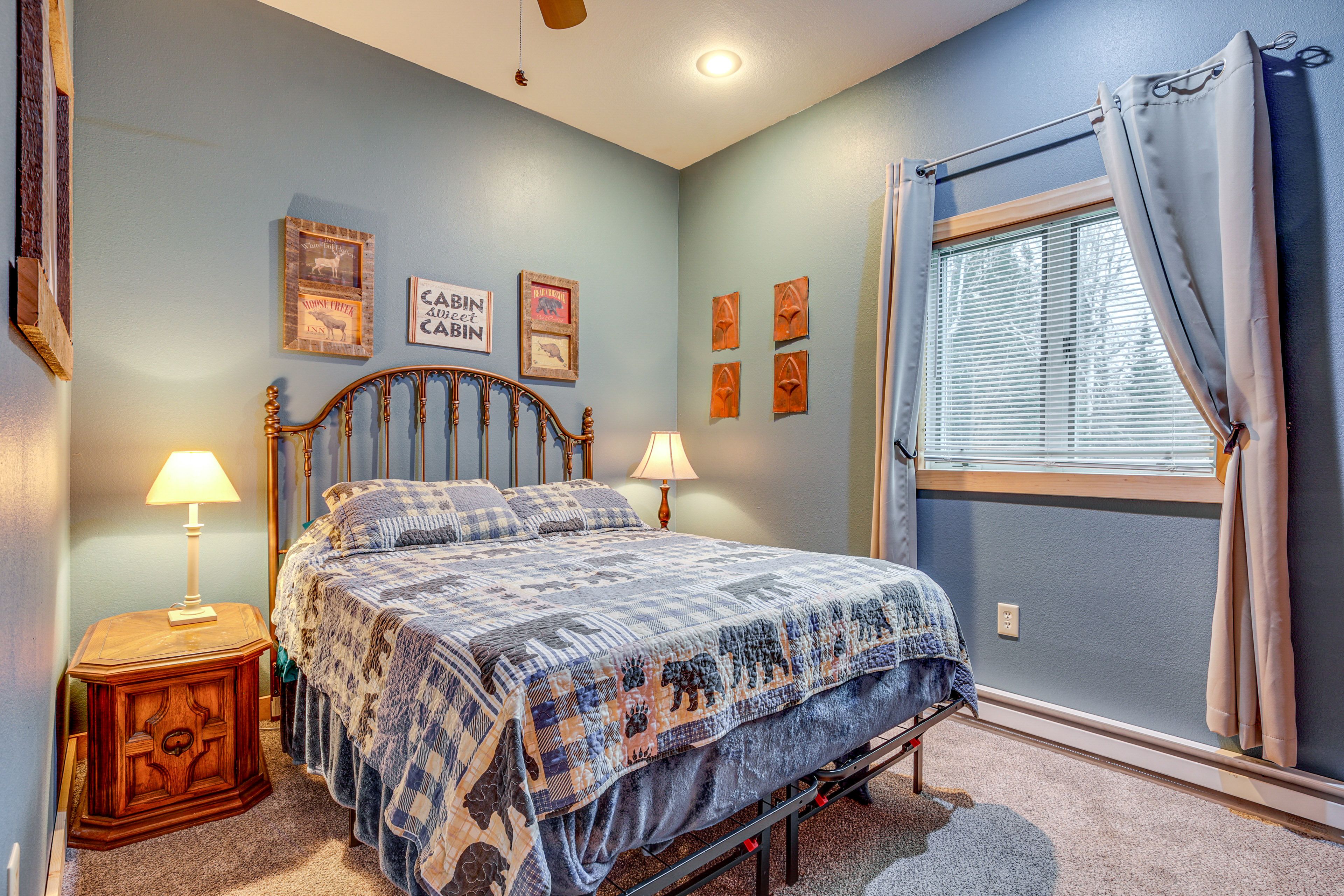 Bedroom 1 | Queen Bed | 1st Floor