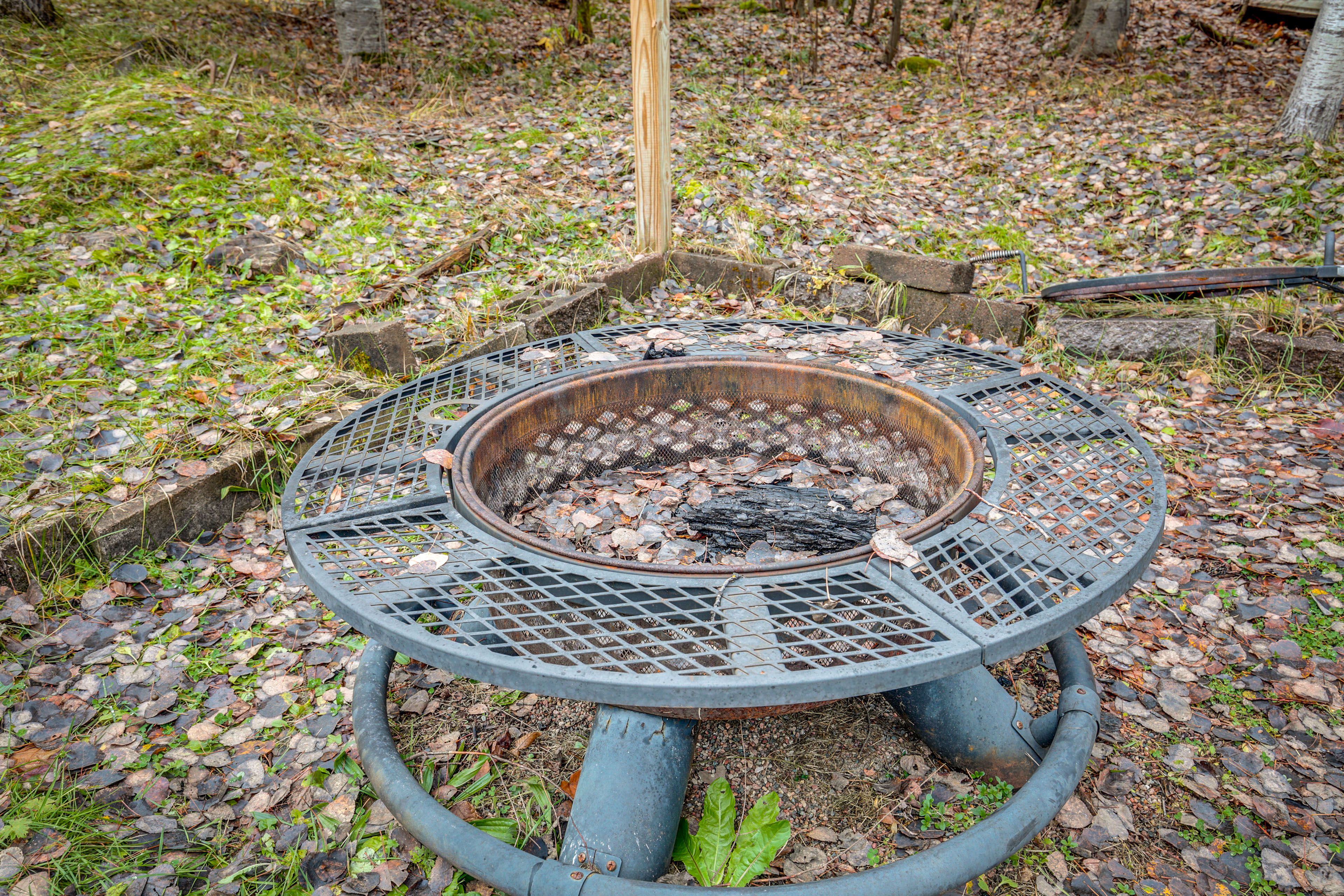 Outdoor Space | Wood-Burning Fire Pit | Gas Grill