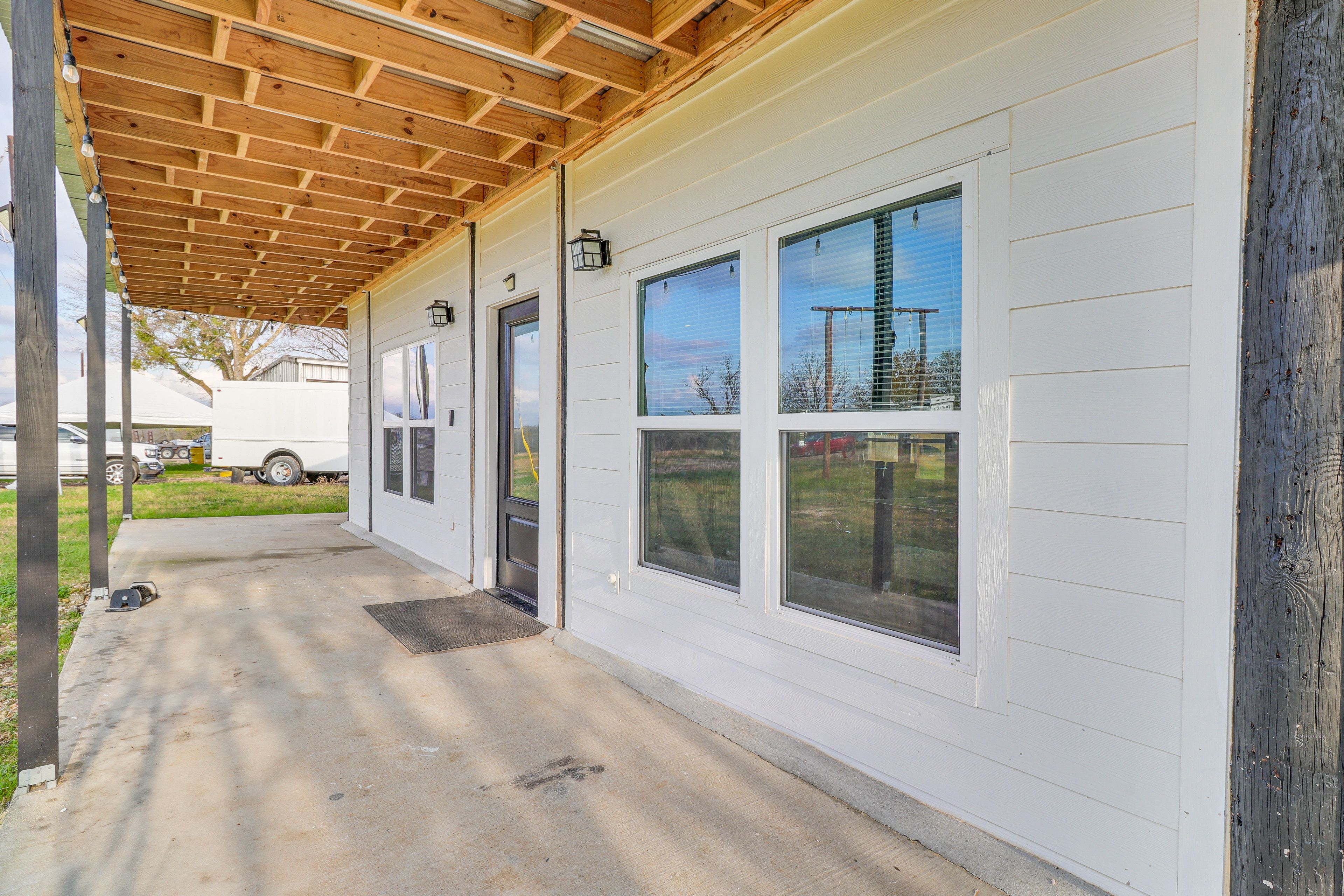 Home Entrance | Step-Free Entry | 4 Exterior Security Cameras (Facing Out)