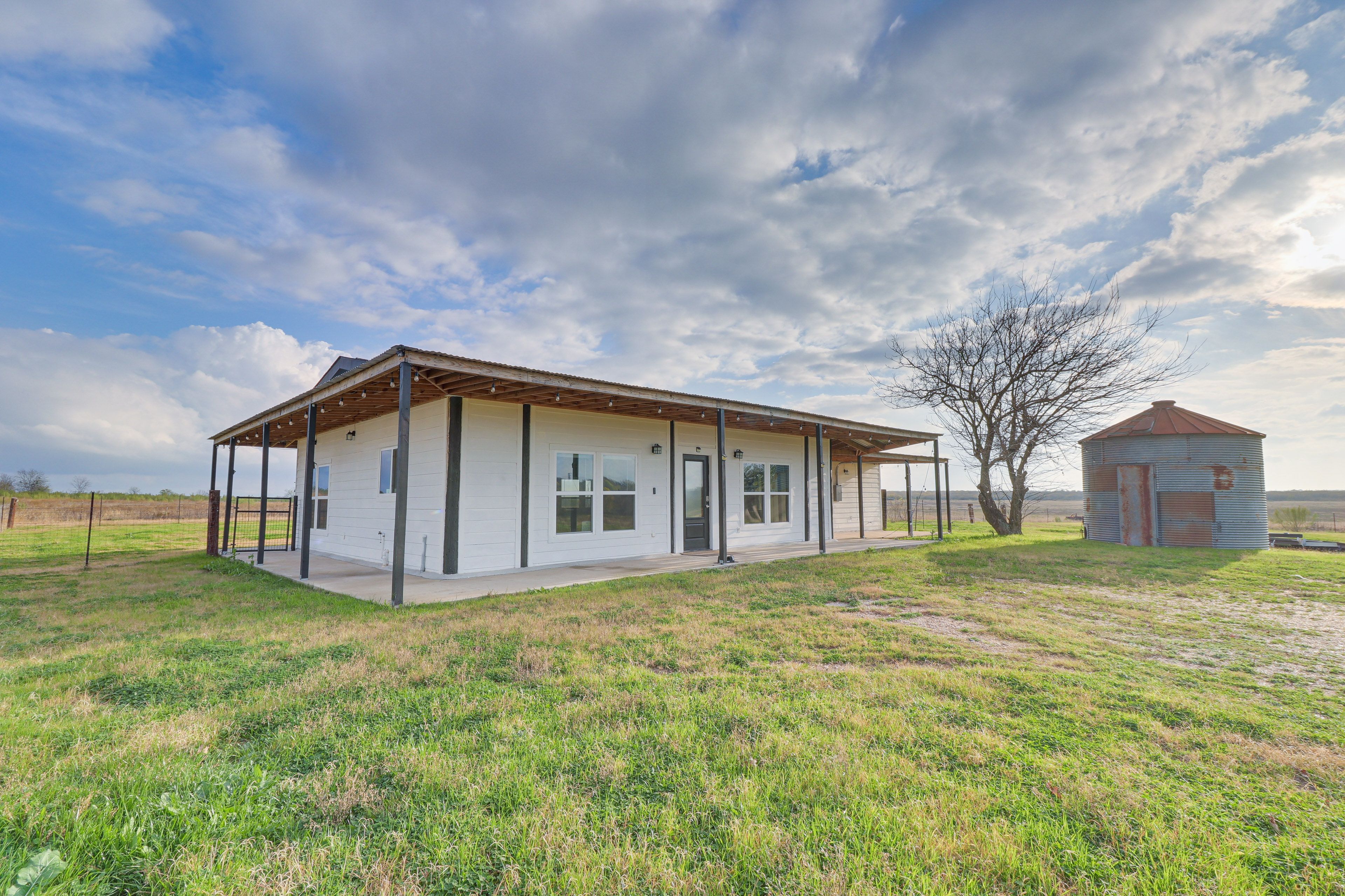 Del Valle Vacation Rental | 3BR | 2BA | Step-Free Access | 1,800 Sq Ft