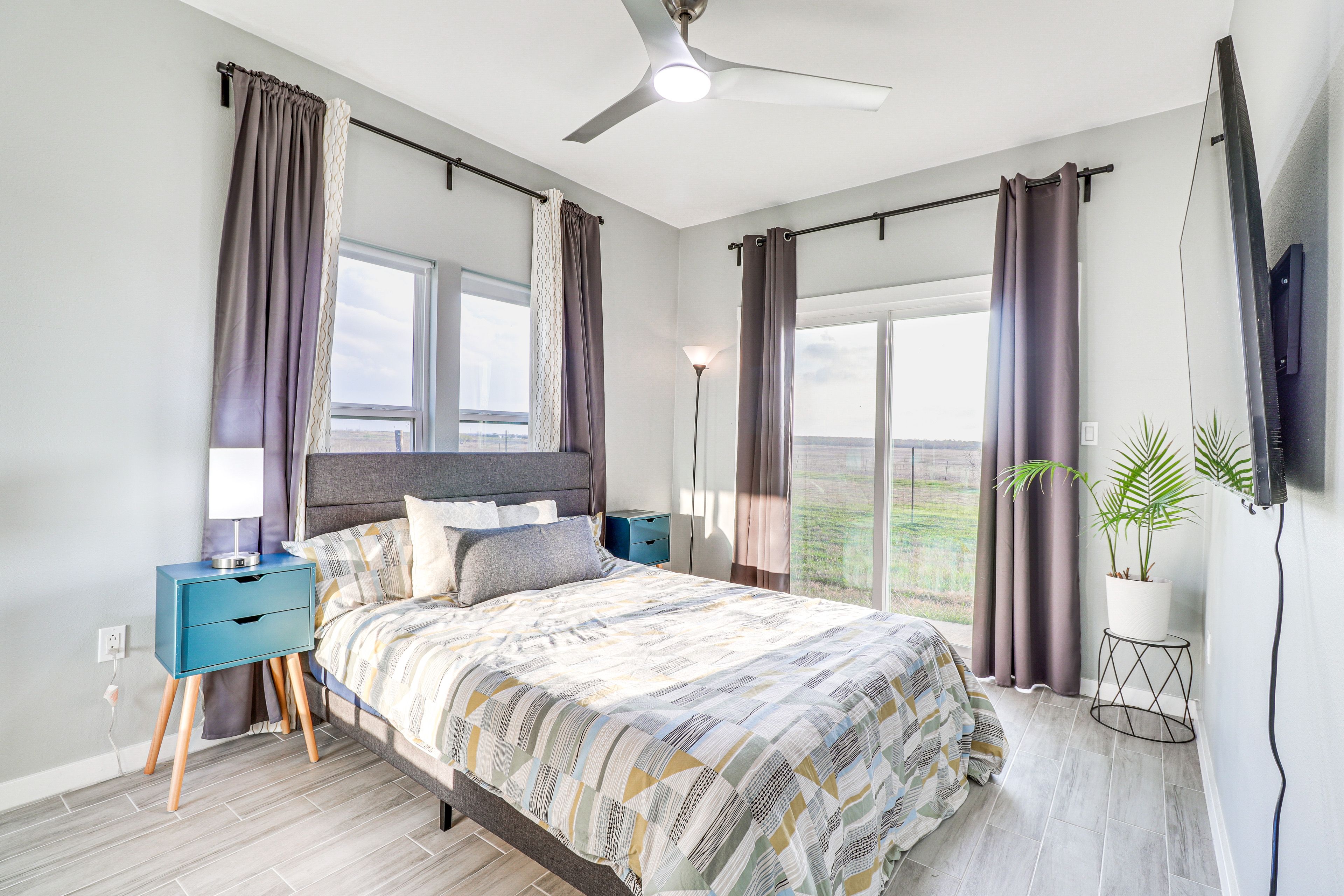 Bedroom 2 | Queen Bed | Smart TV
