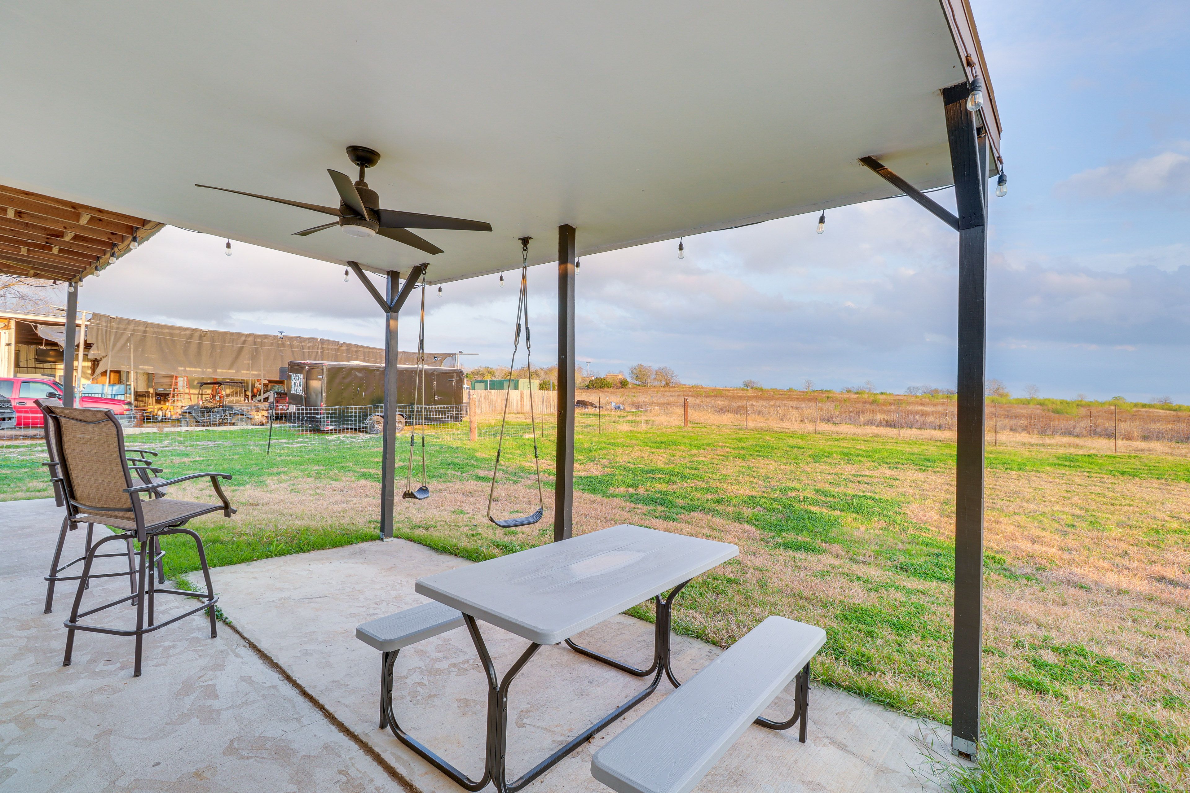 Covered Patio | Rural Setting