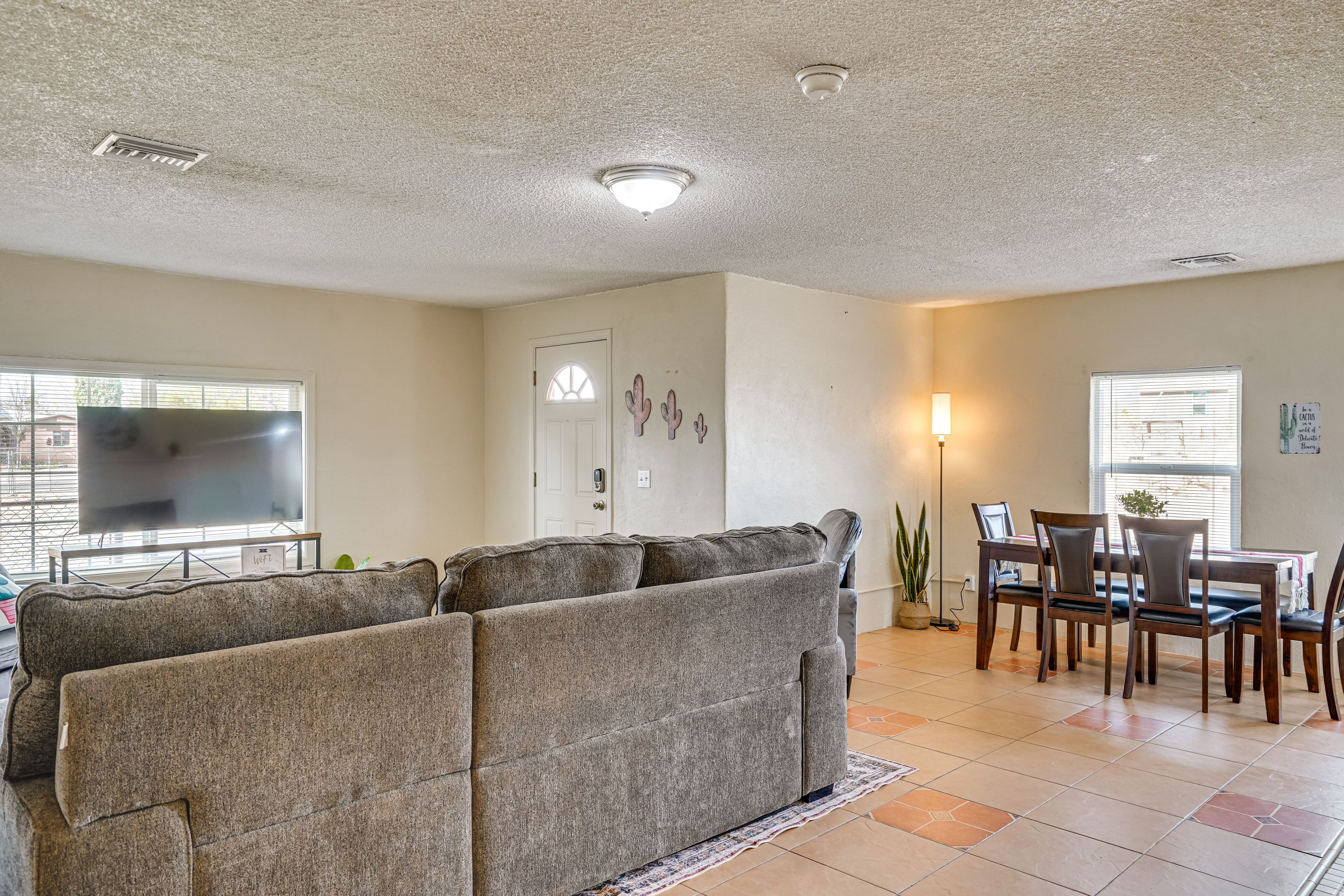 Dining Area | Dishware & Flatware