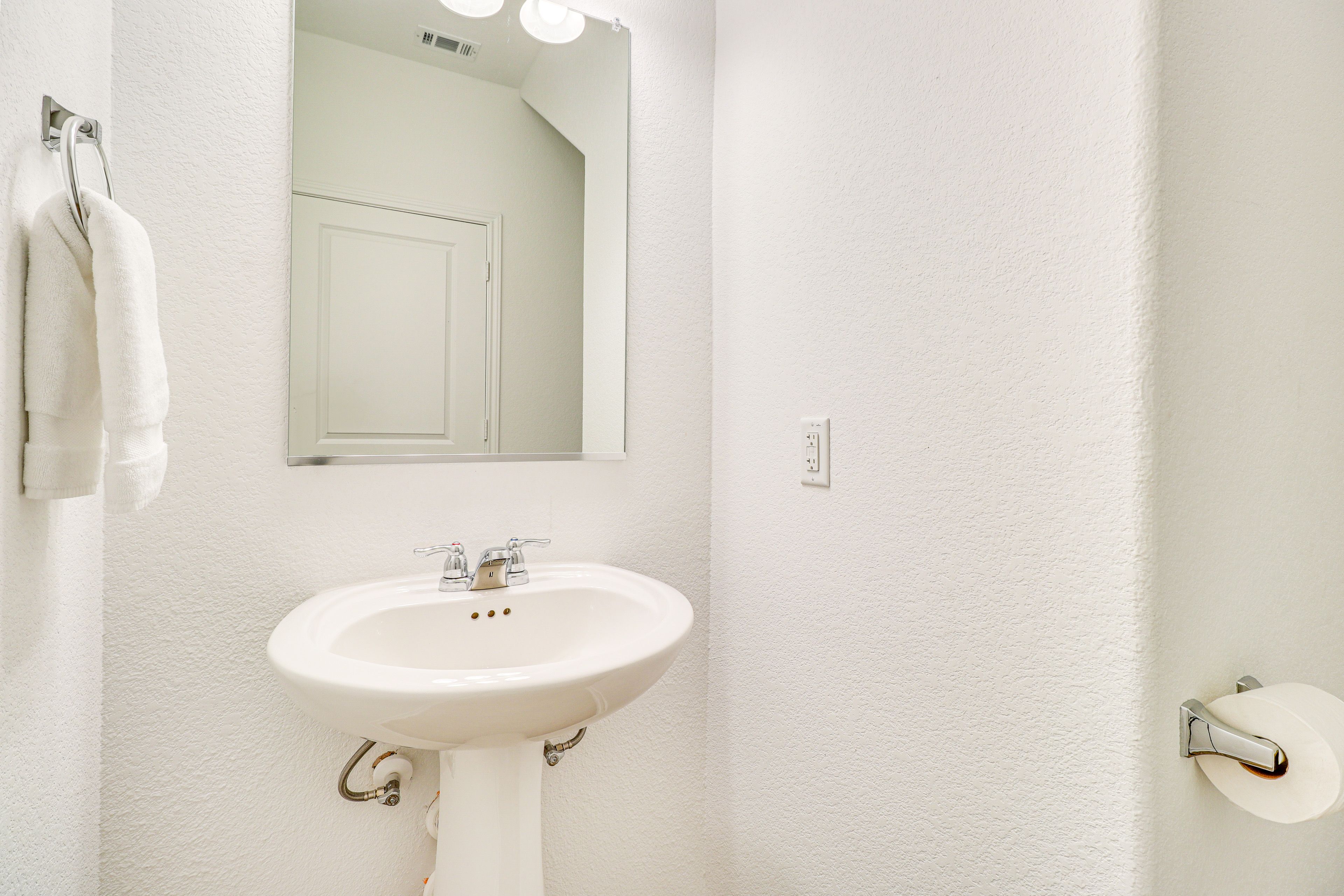 Half Bathroom | 1st Floor