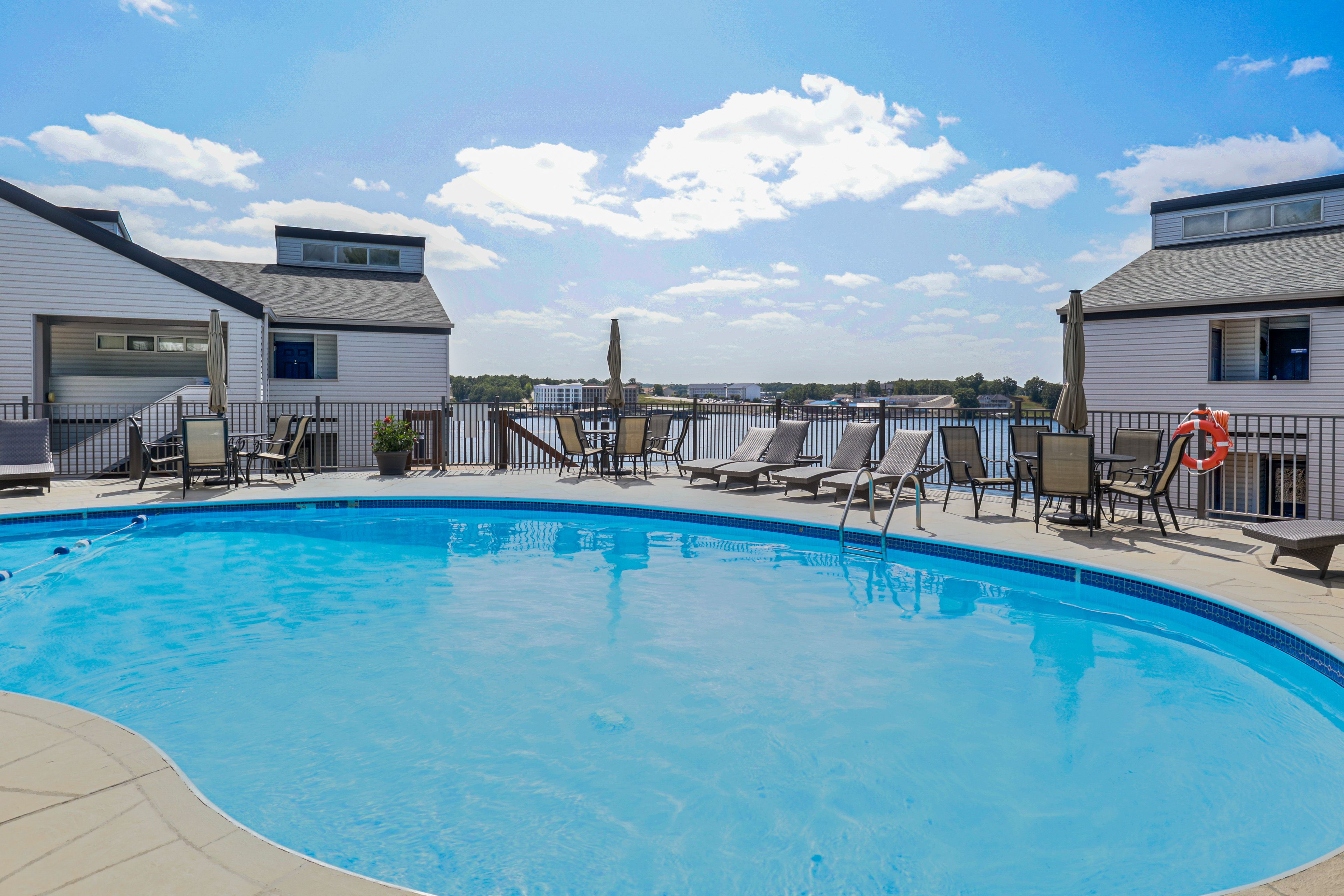 Community Amenities | Outdoor Pool