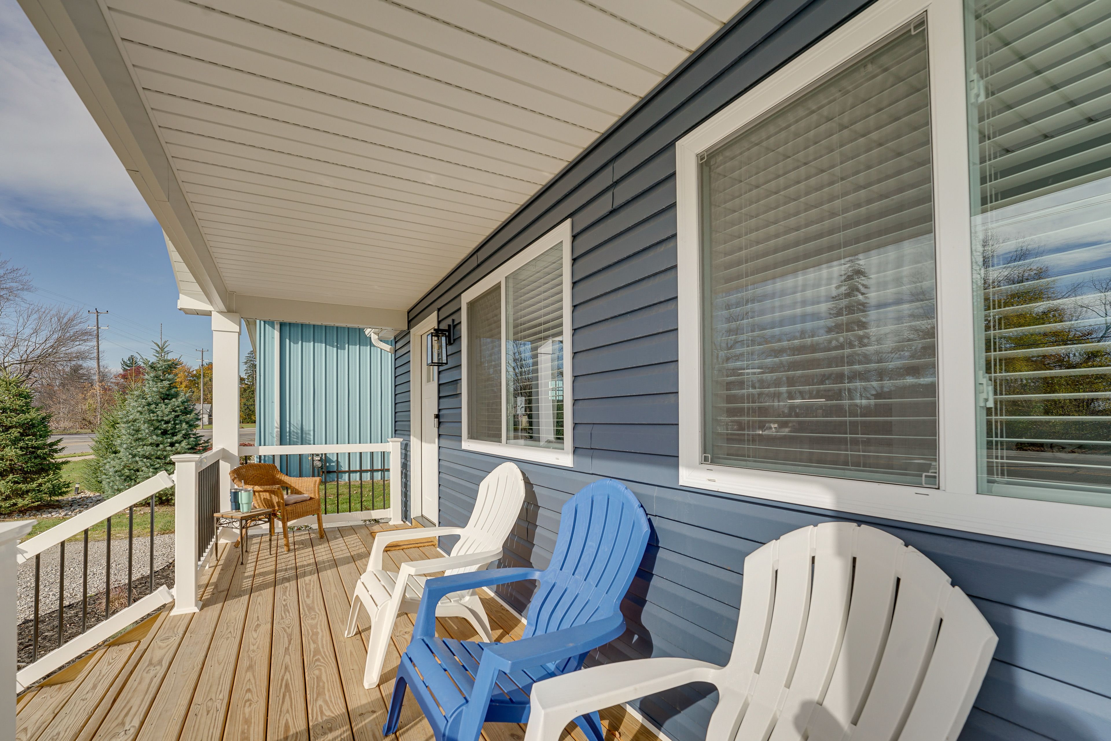 House Exterior | Furnished Porch