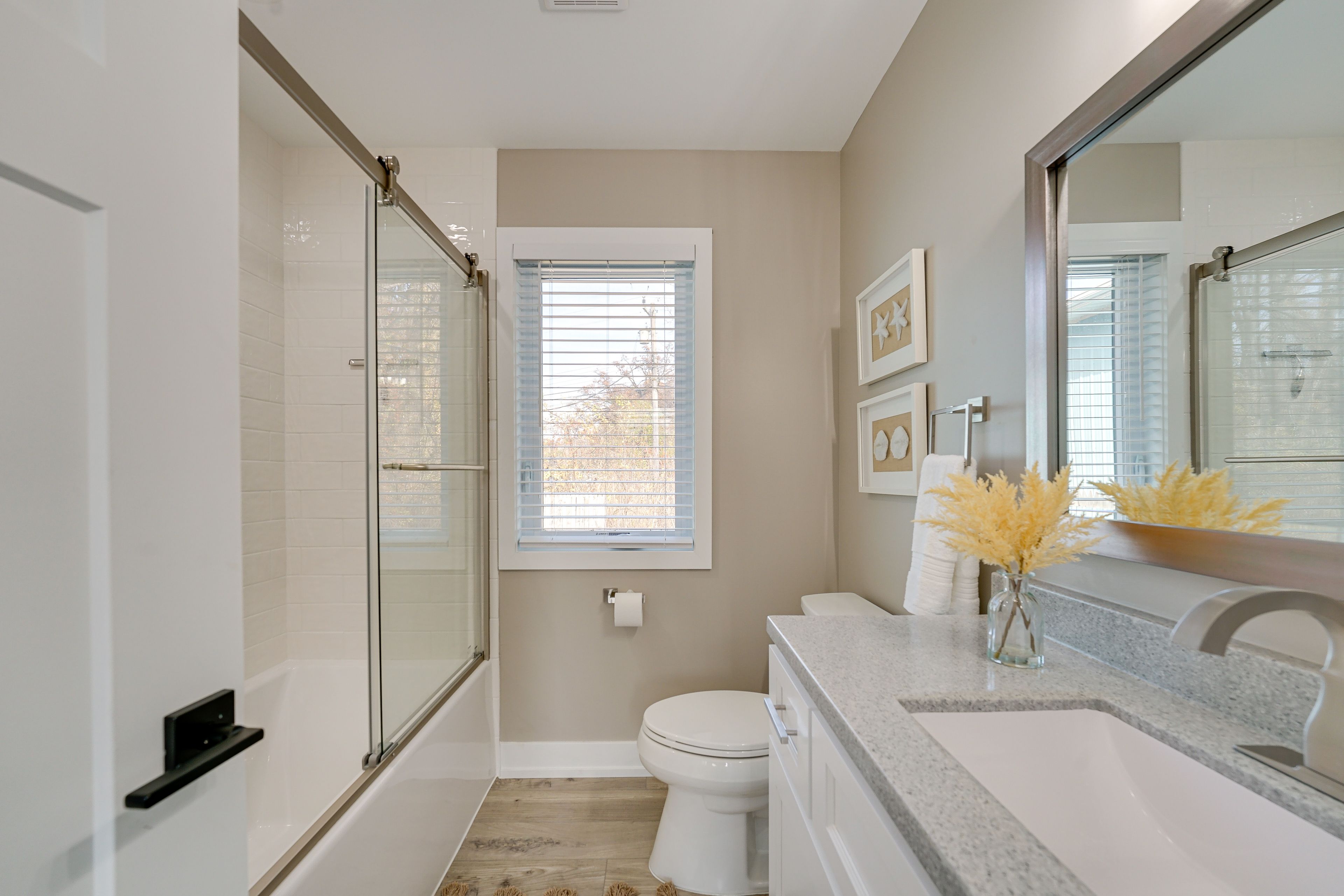 Full Bathroom | Complimentary Toiletries