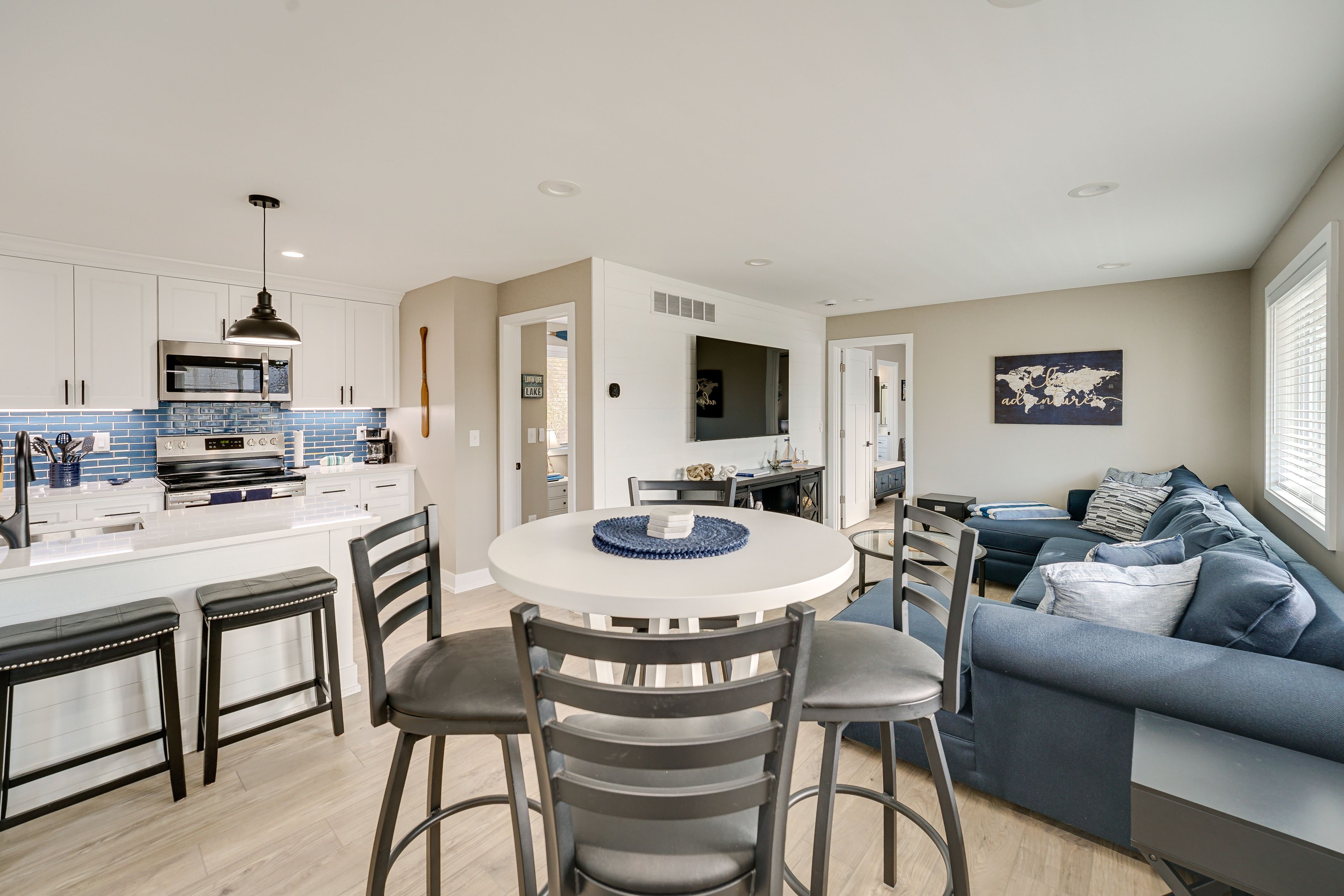 Dining Area | Dishware/Flatware | Breakfast Bar