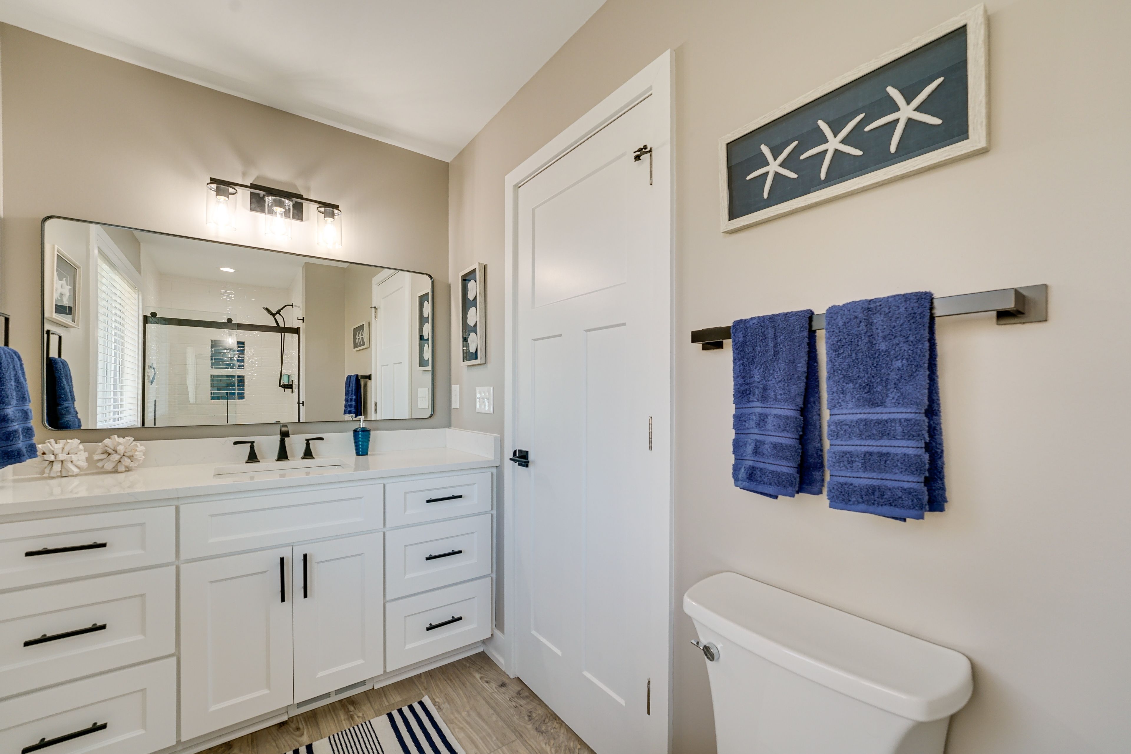 Full Bathroom | Complimentary Toiletries