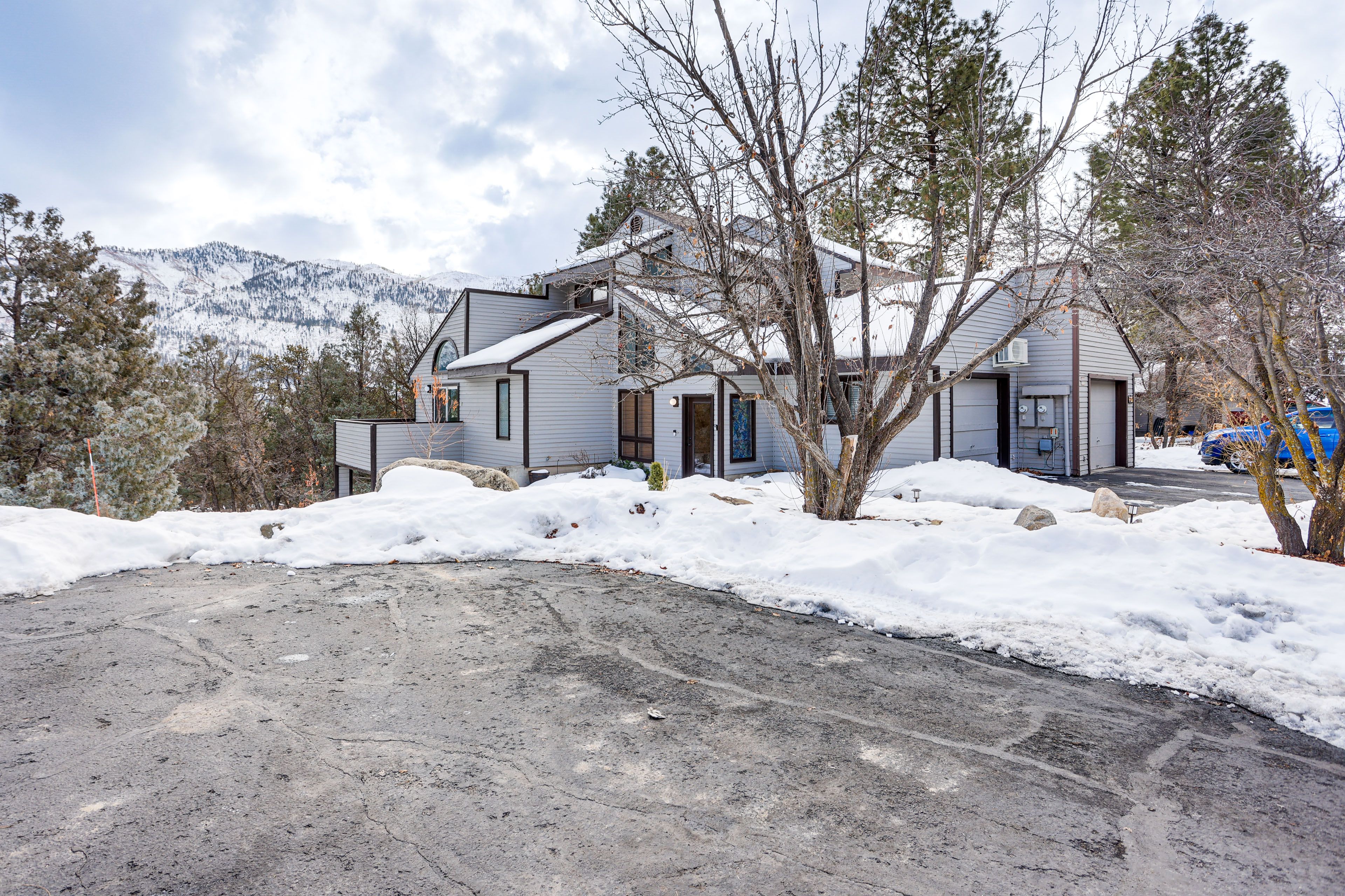 Parking | Driveway (2 Vehicles) | Street (1 Vehicle) | No Trailers/RVs