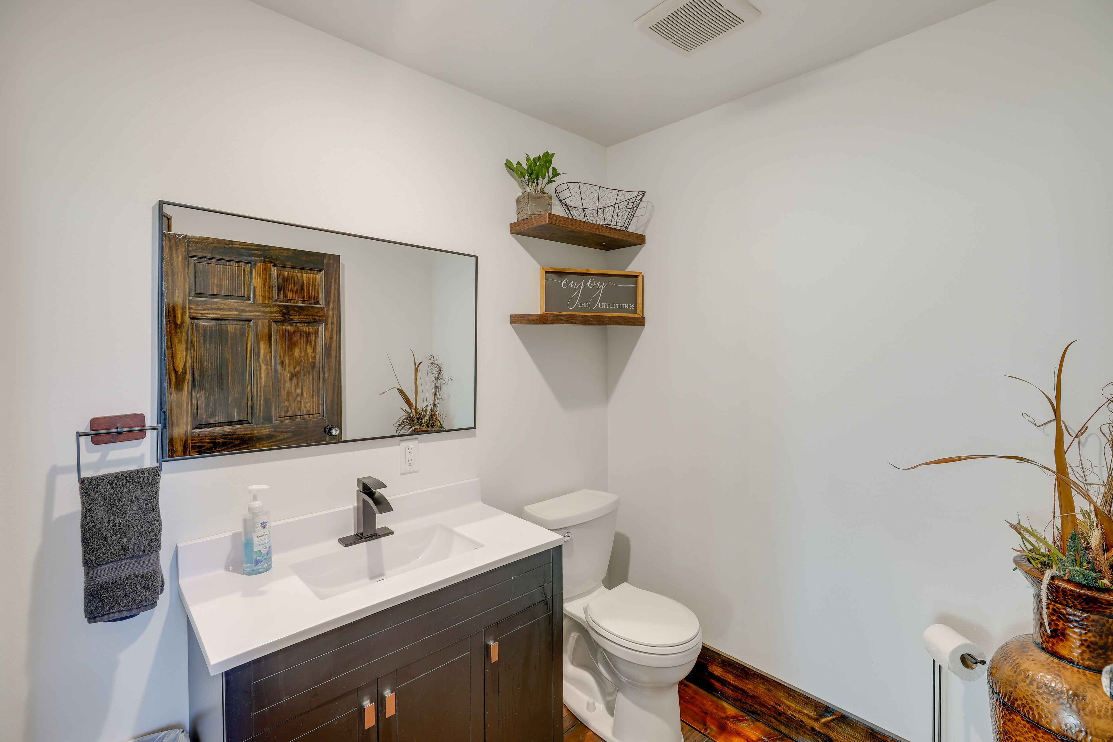 Half Bathroom | 1st Floor