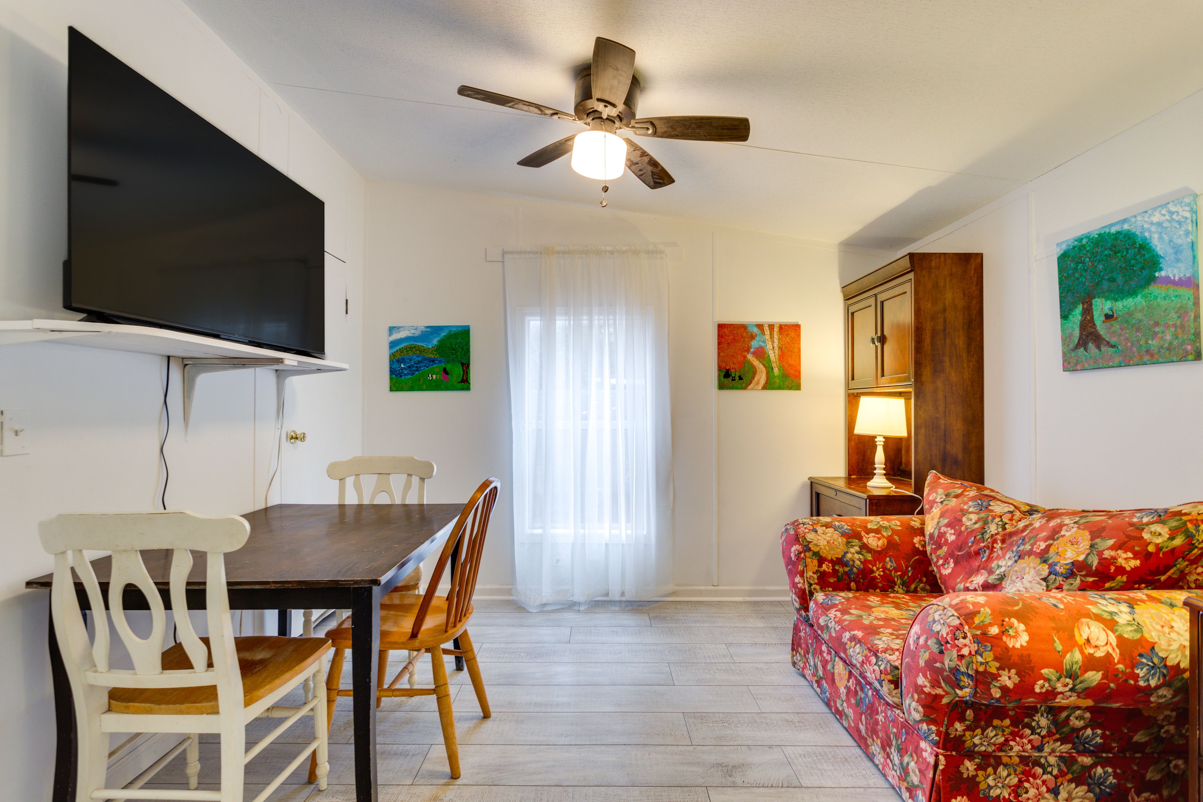Family Room | Smart TV | Board Games