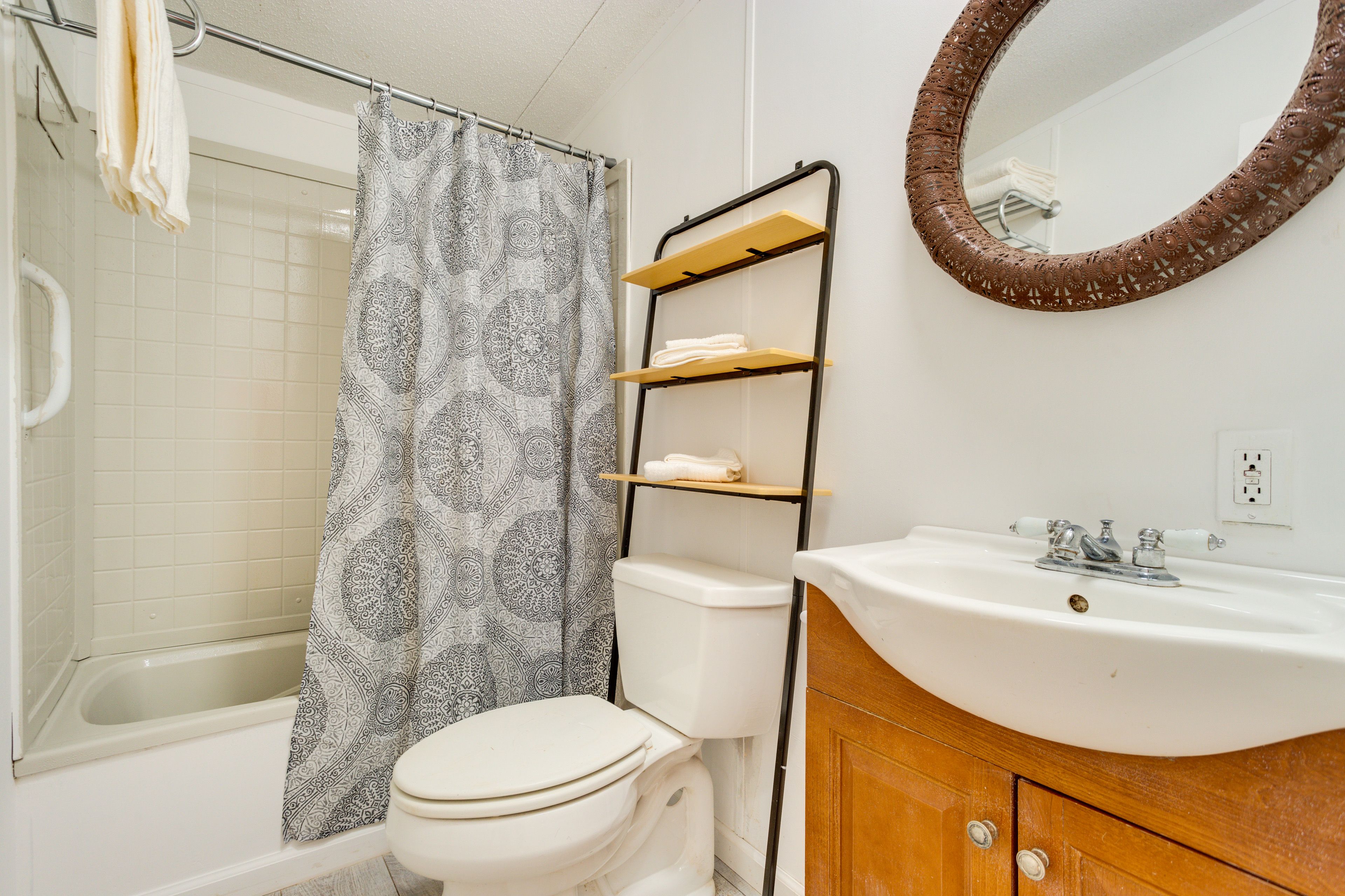 Full Bathroom | Hair Dryer