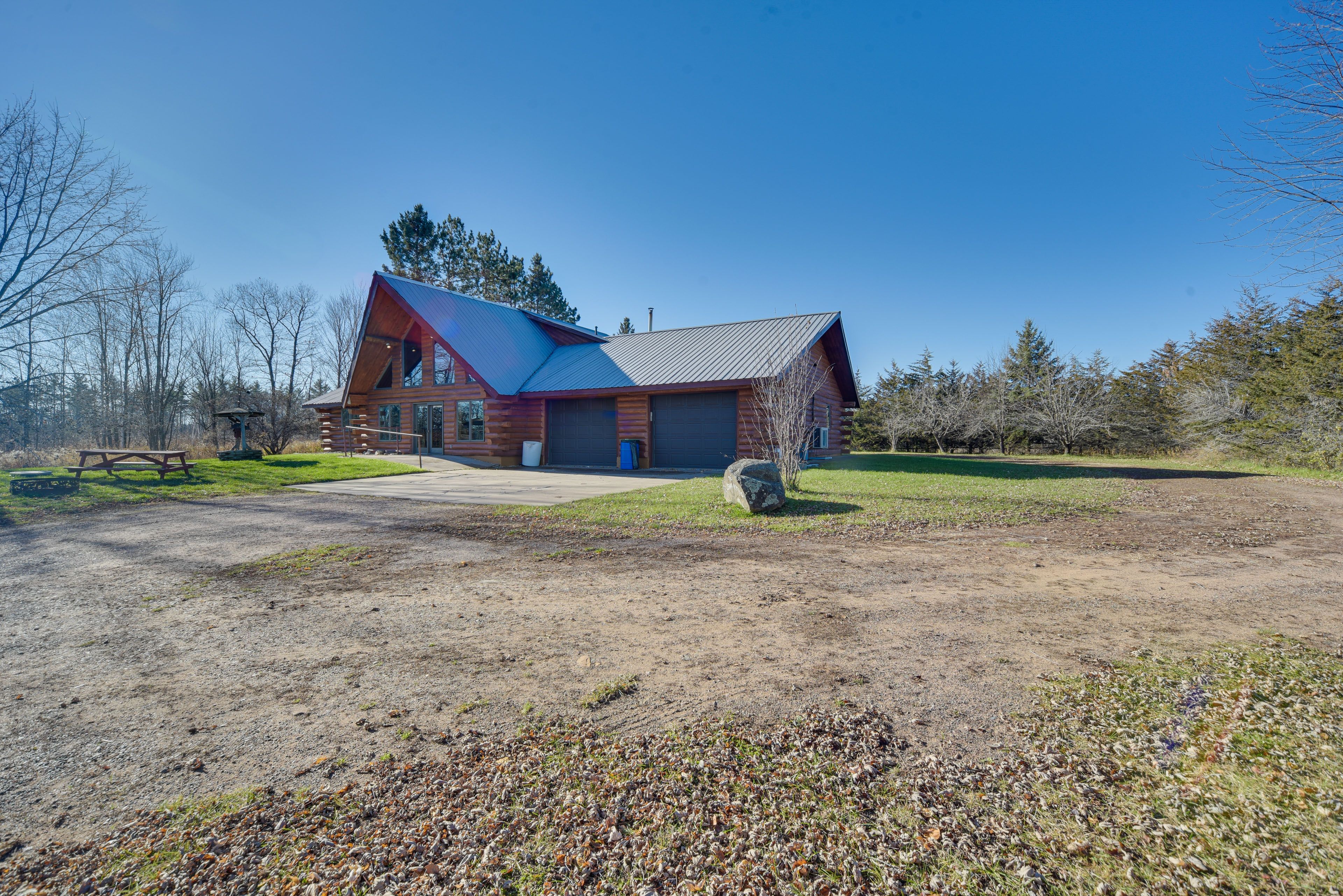 Property Exterior | Driveway (10 Vehicles) | RV Parking Allowed
