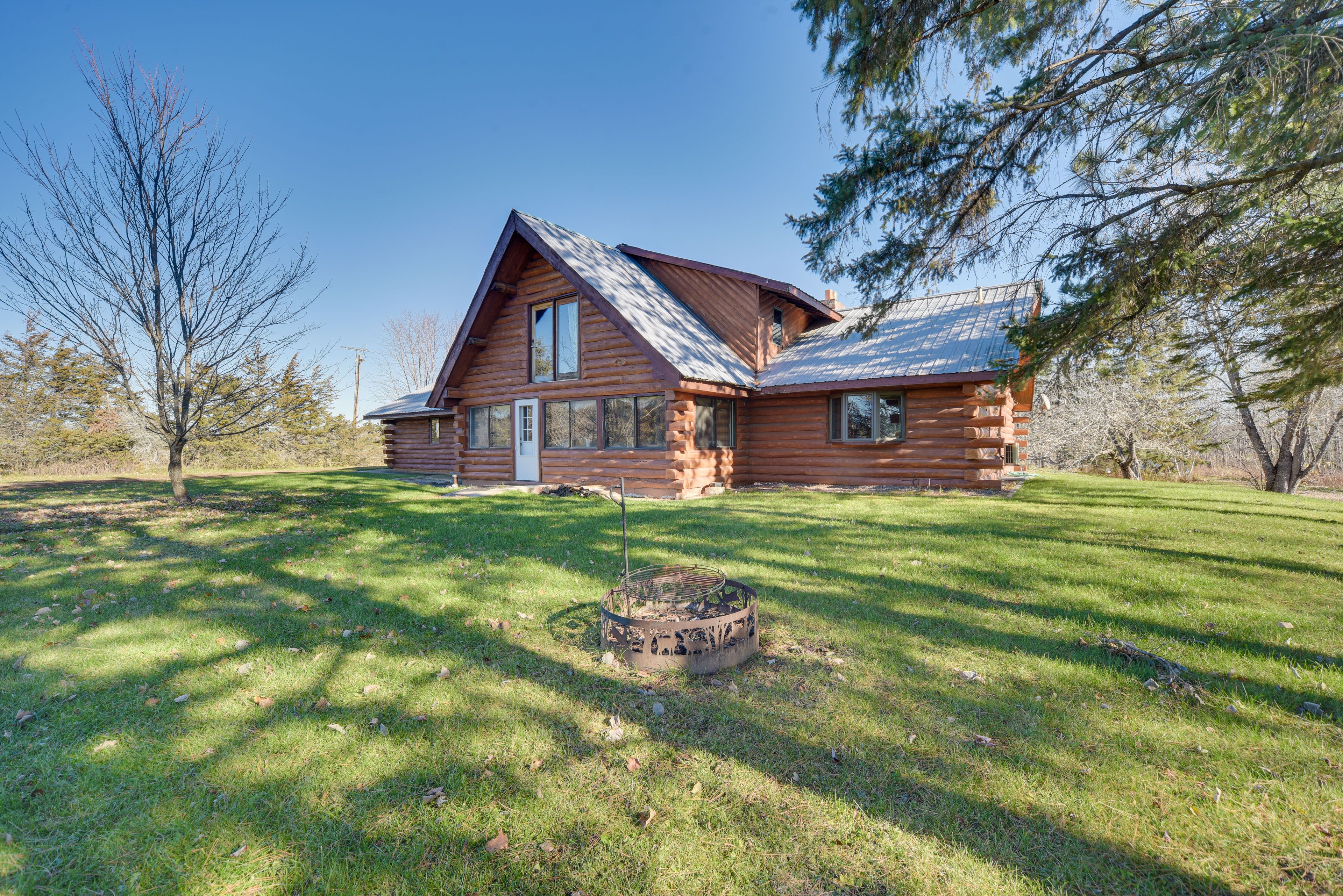 Finlayson Vacation Rental | 3BR | 3BA | 1,750 Sq Ft | Step Free Entry
