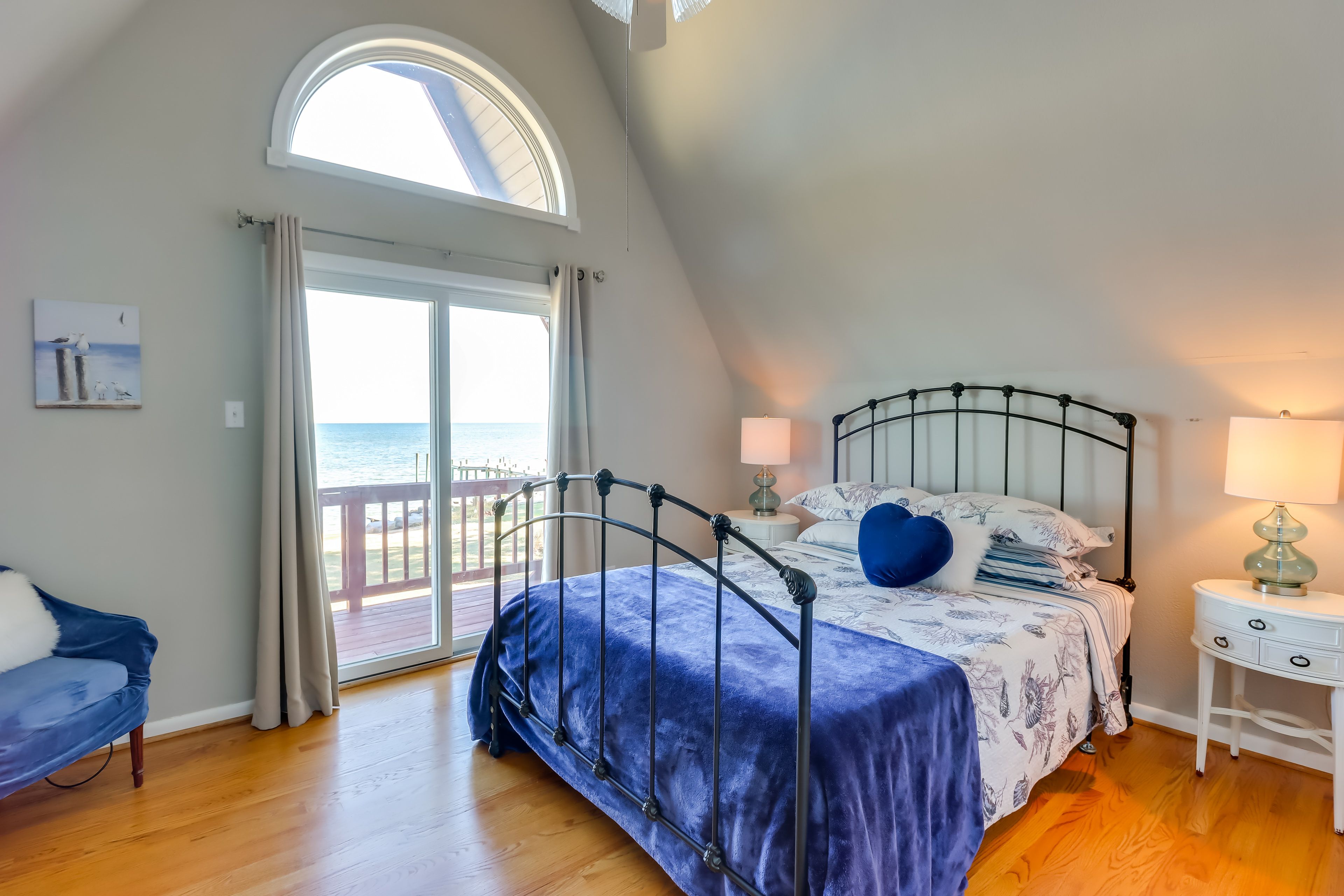 Bedroom 1 | Queen Bed