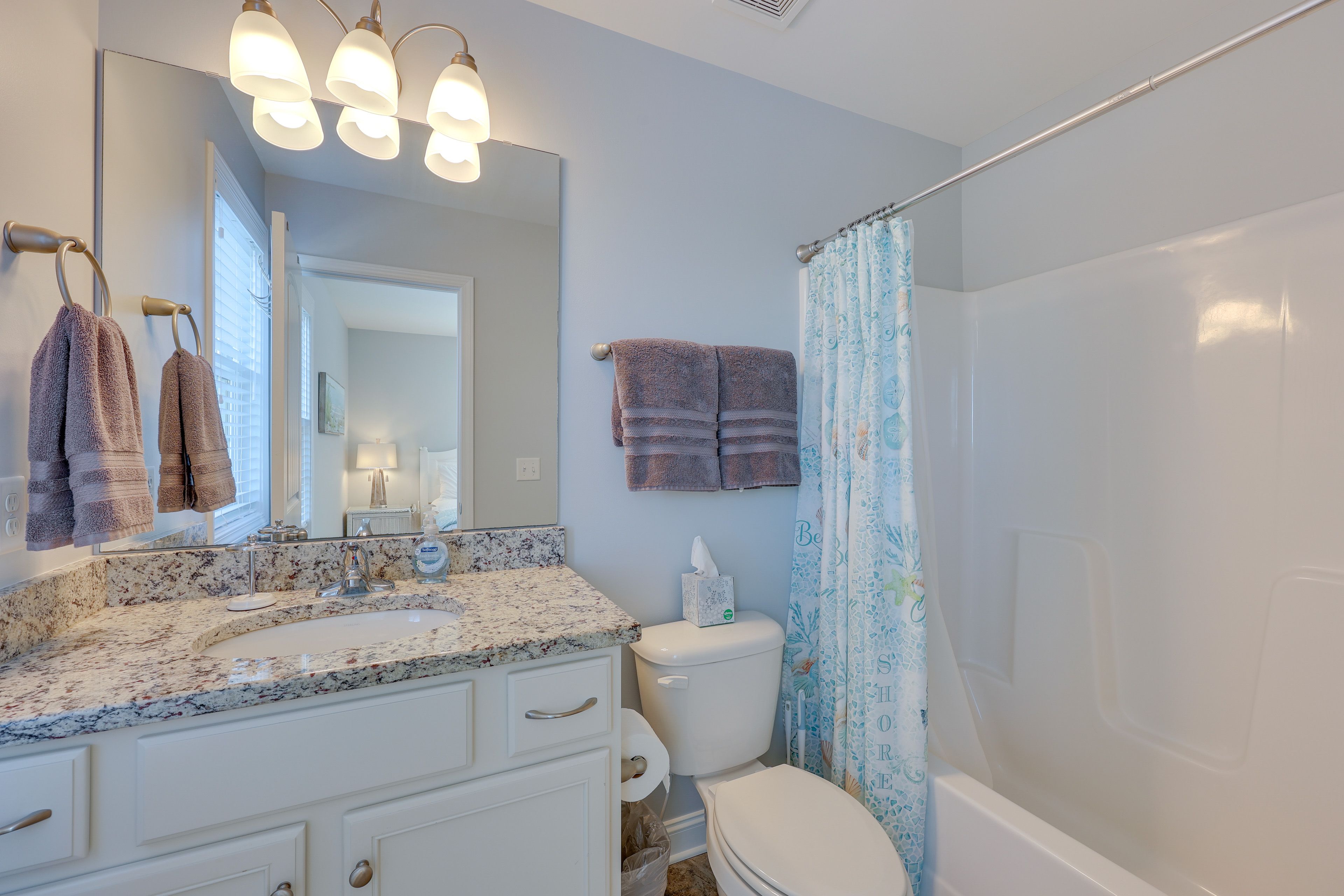 Full Bathroom | Towels Provided | 3rd Floor