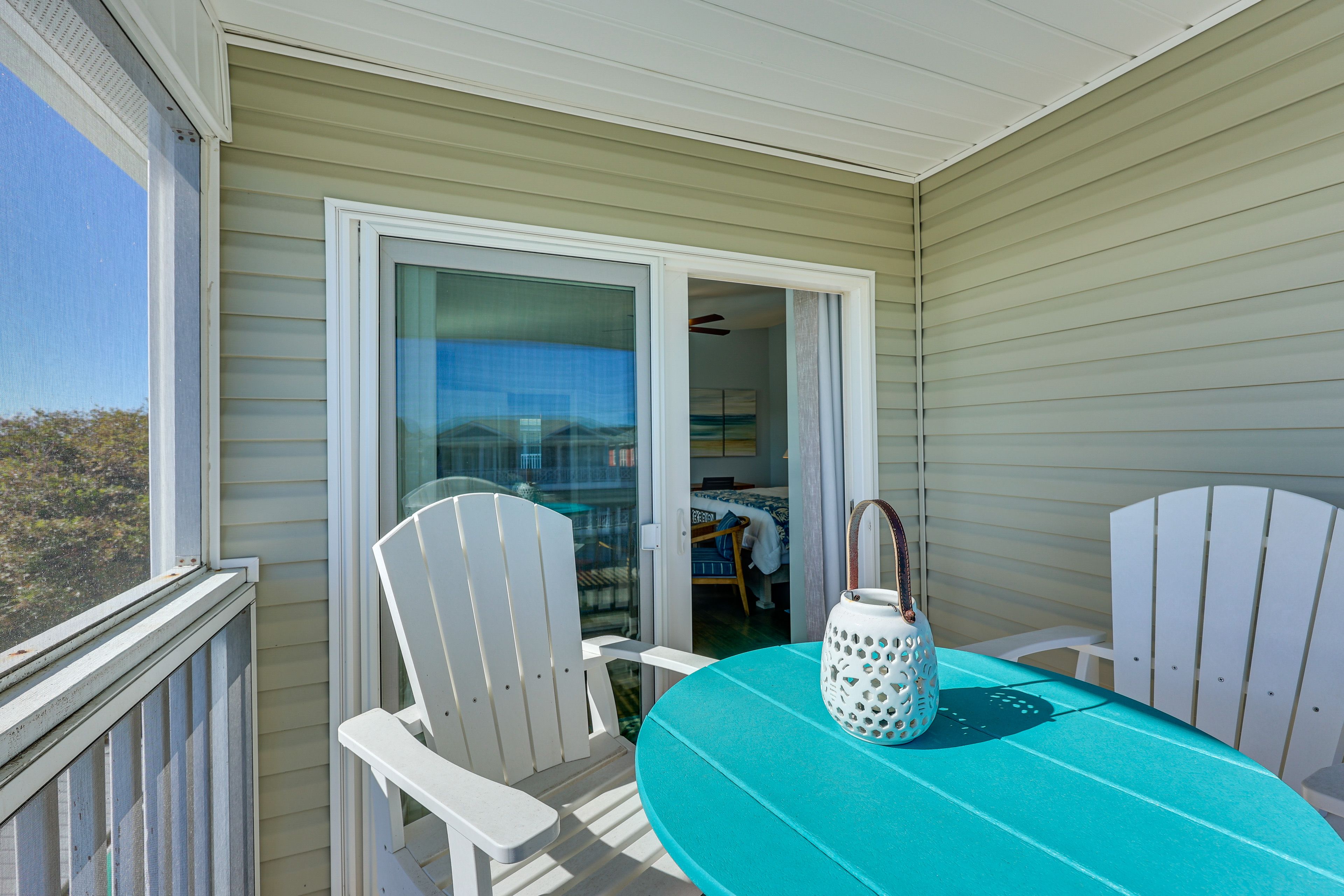 Screened-In Deck | Outdoor Dining Area