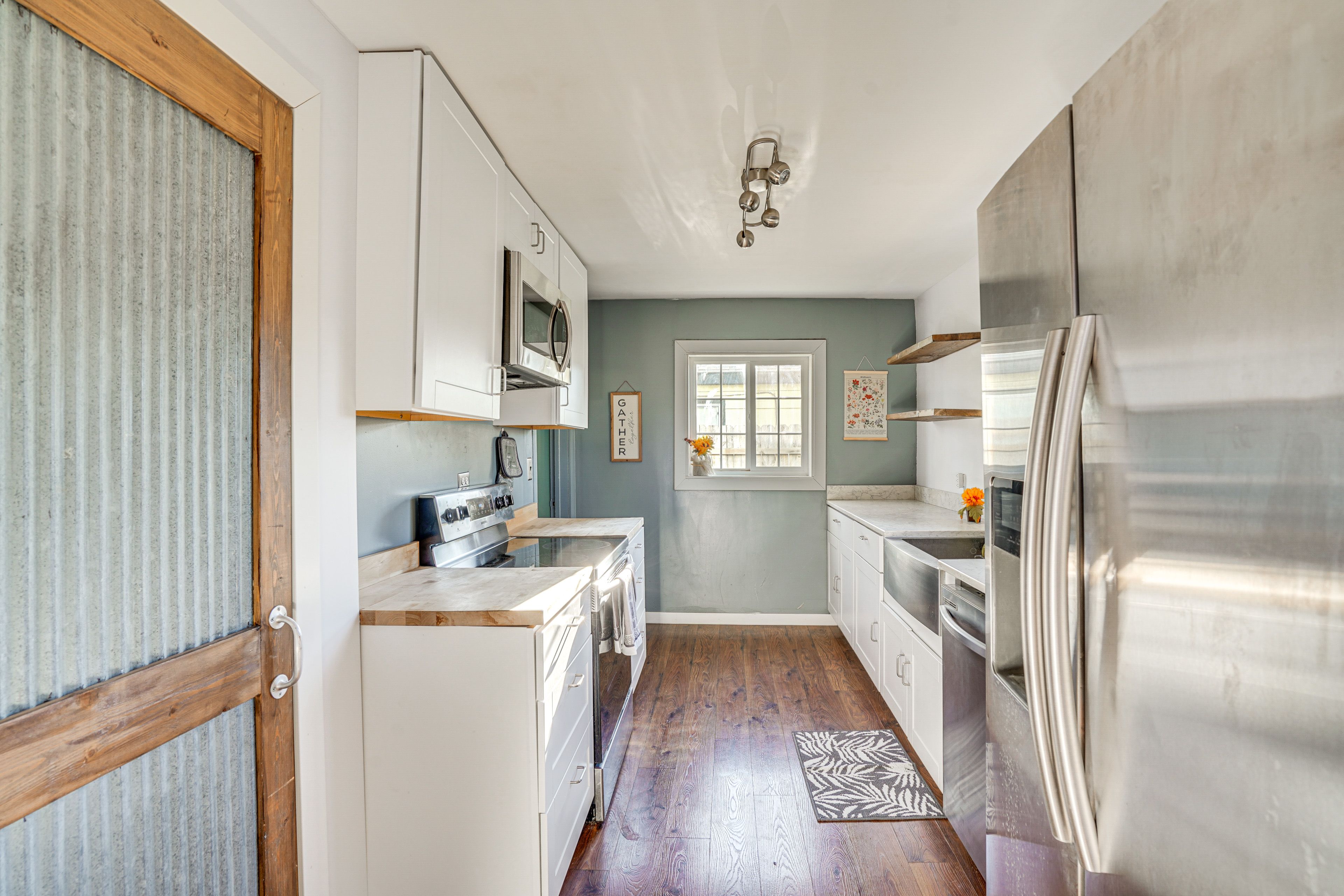 Kitchen | Microwave | Stove/Oven | Paper Towels/Trash Bags Provided