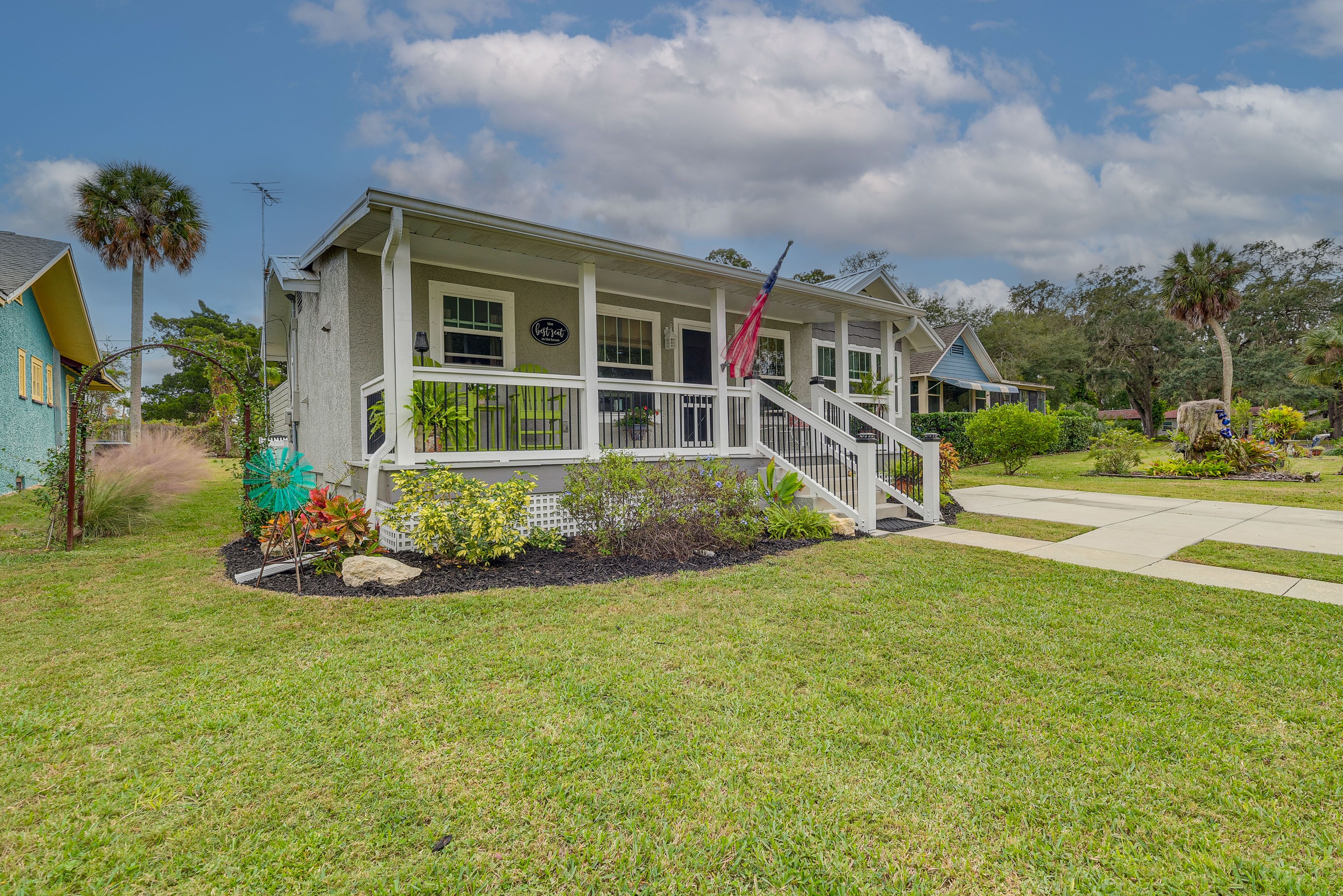 Home Exterior | Parking | Driveway (2 Vehicles)