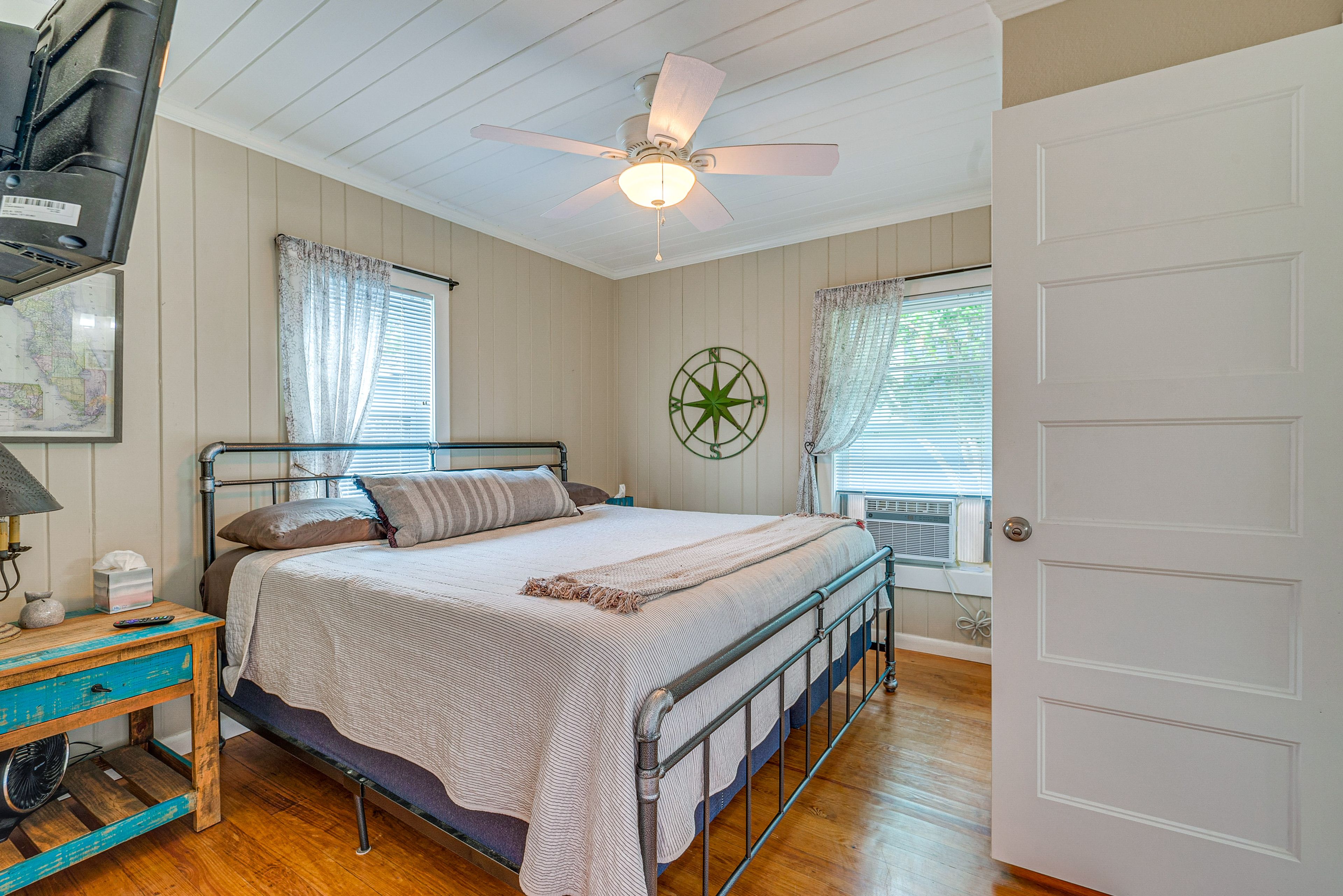 Bedroom 1 | King Bed | Linens Provided