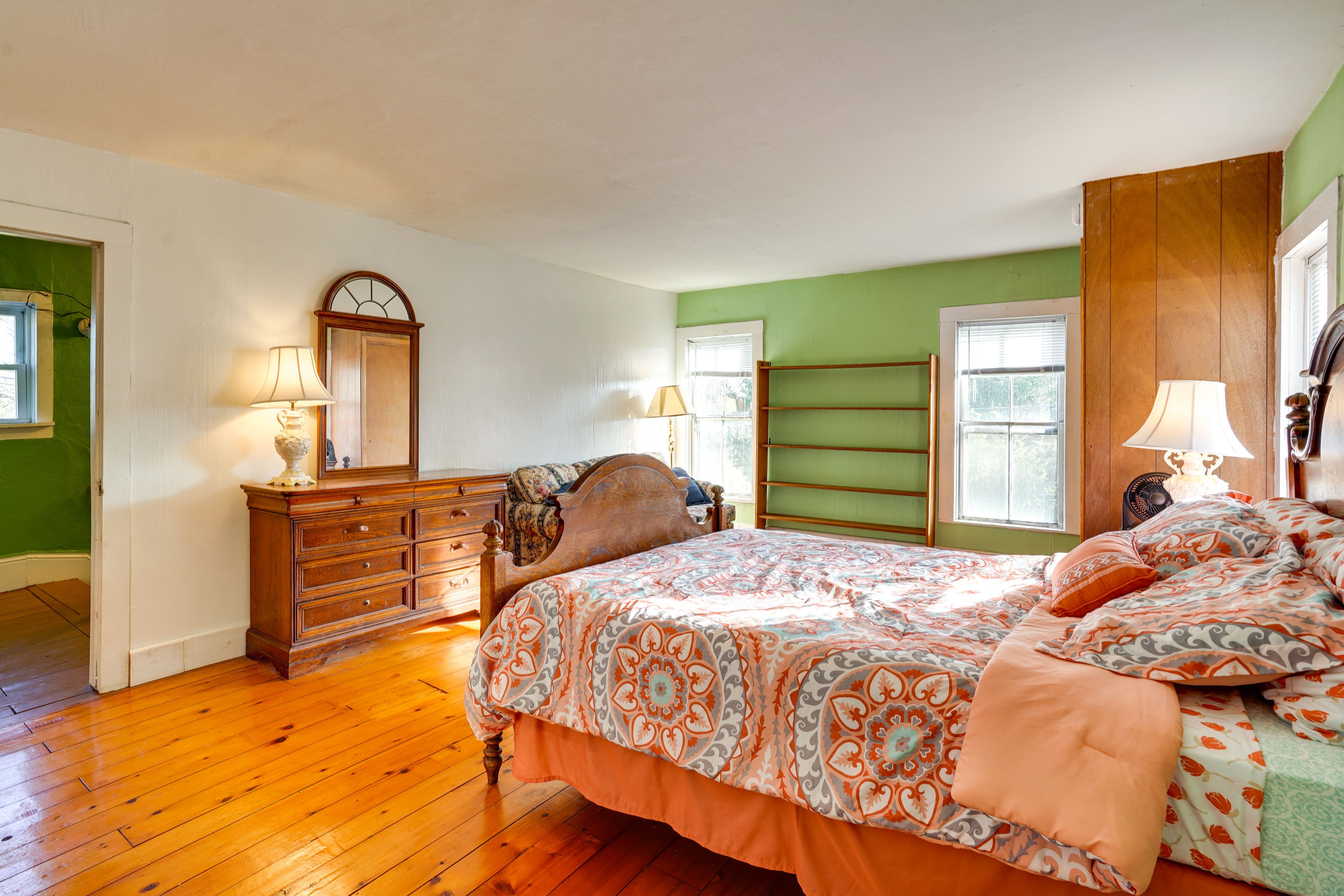 Bedroom 1 | Queen Bed | Full Sleeper Sofa | Linens Provided