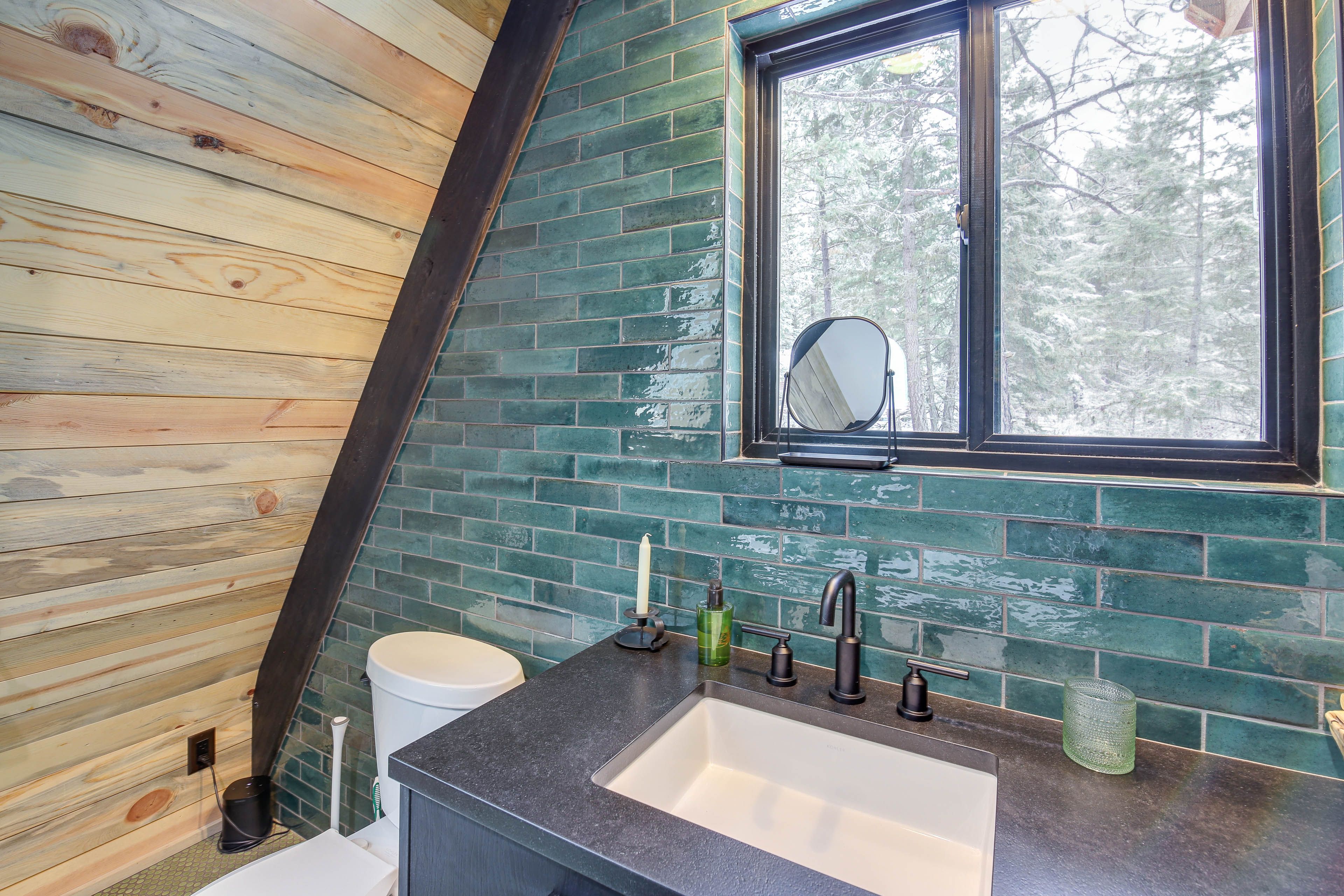 Full Bathroom | Soaking Tub