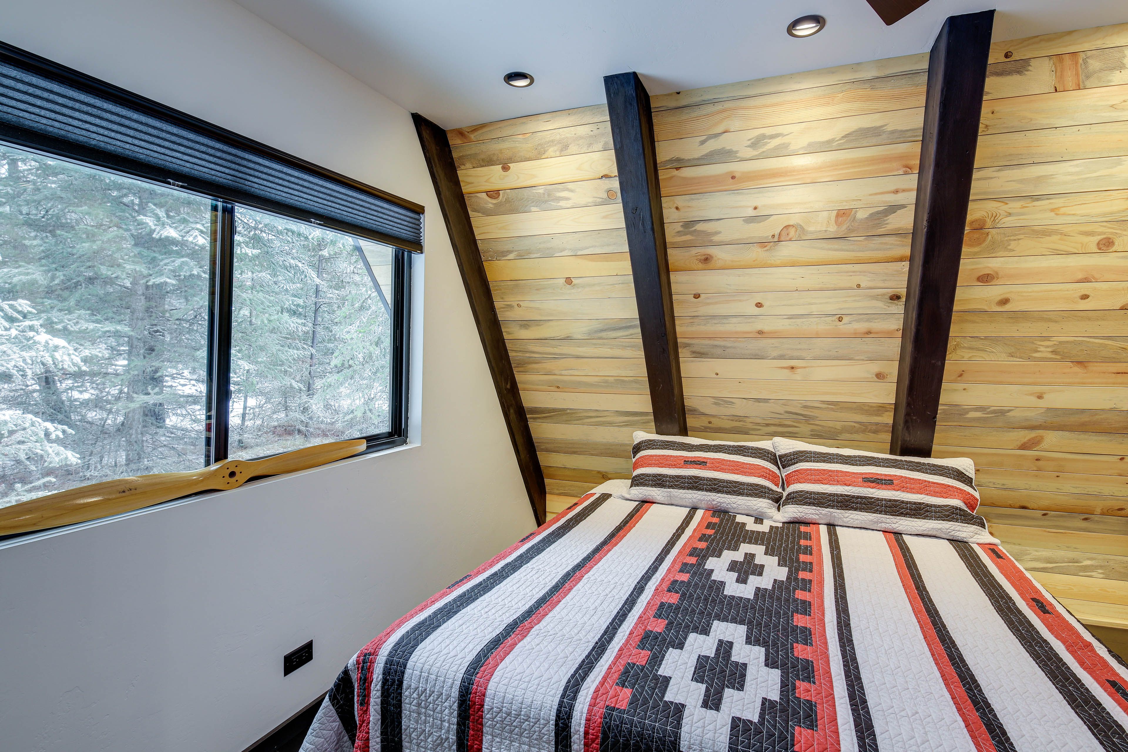 Bedroom 1 | King Bed | Ground Floor