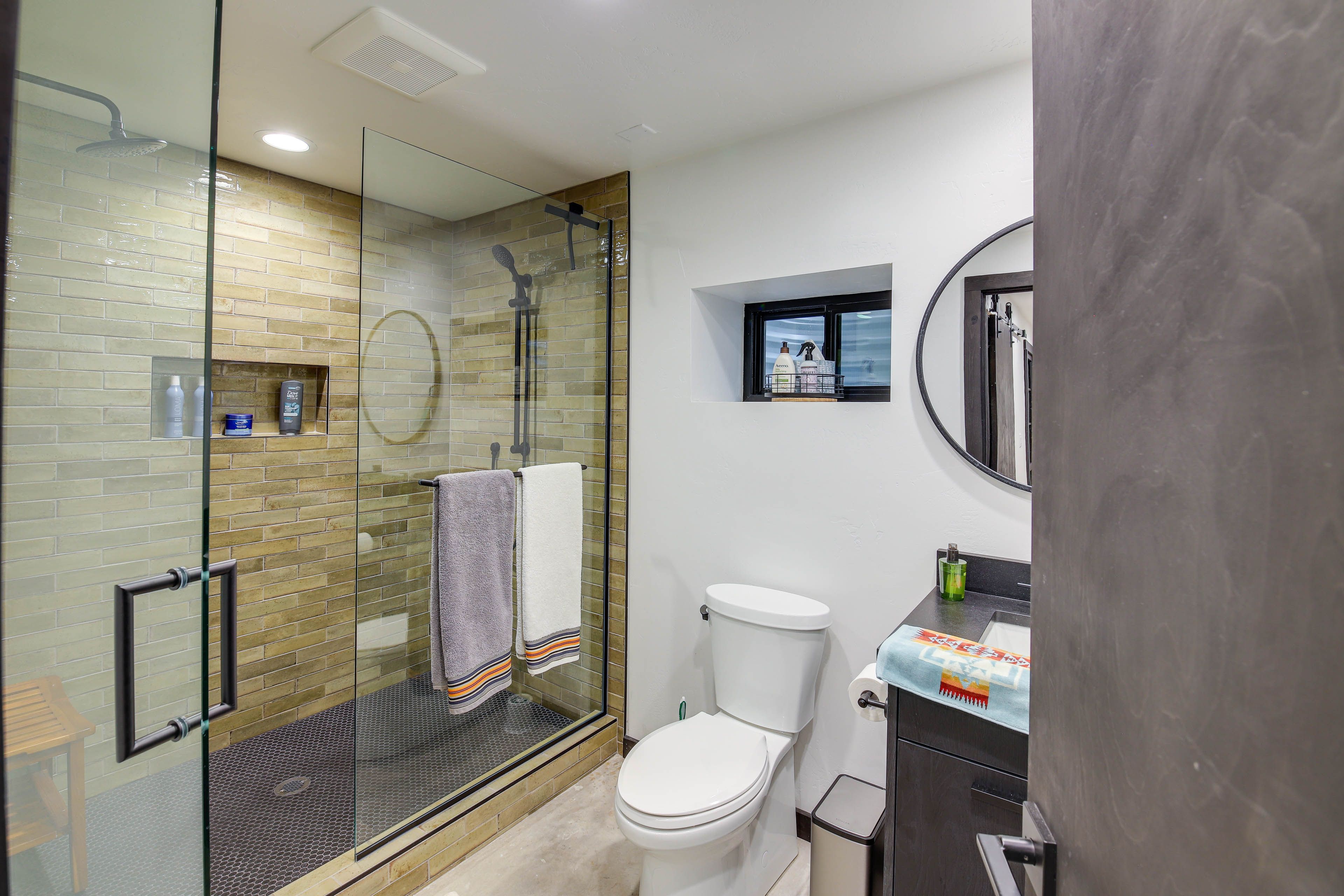 Full Bathroom | Complimentary Toiletries | Ground Floor