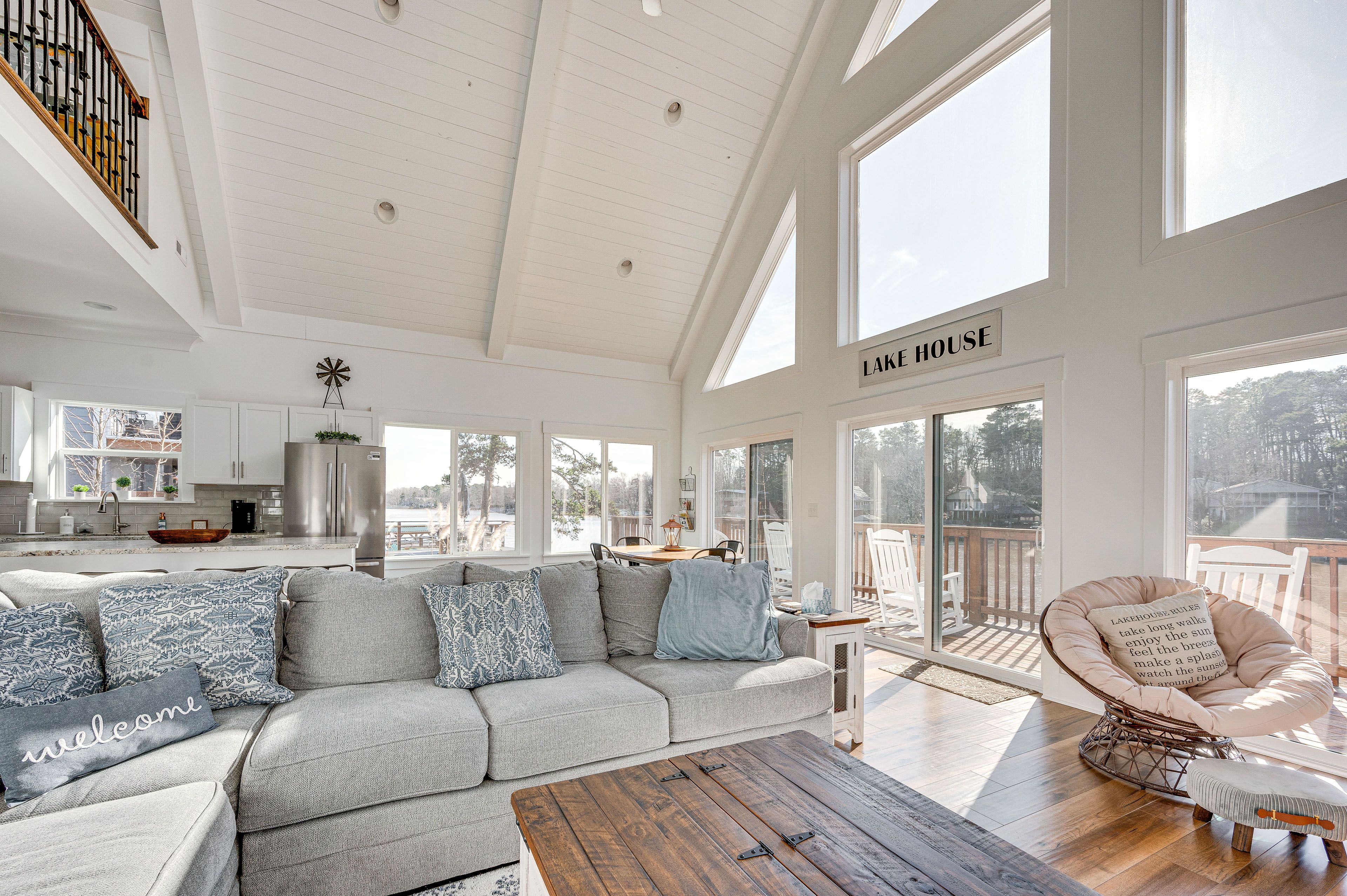 Living Room | 1st Floor | Lake View | Free WiFi | Pack 'n Play