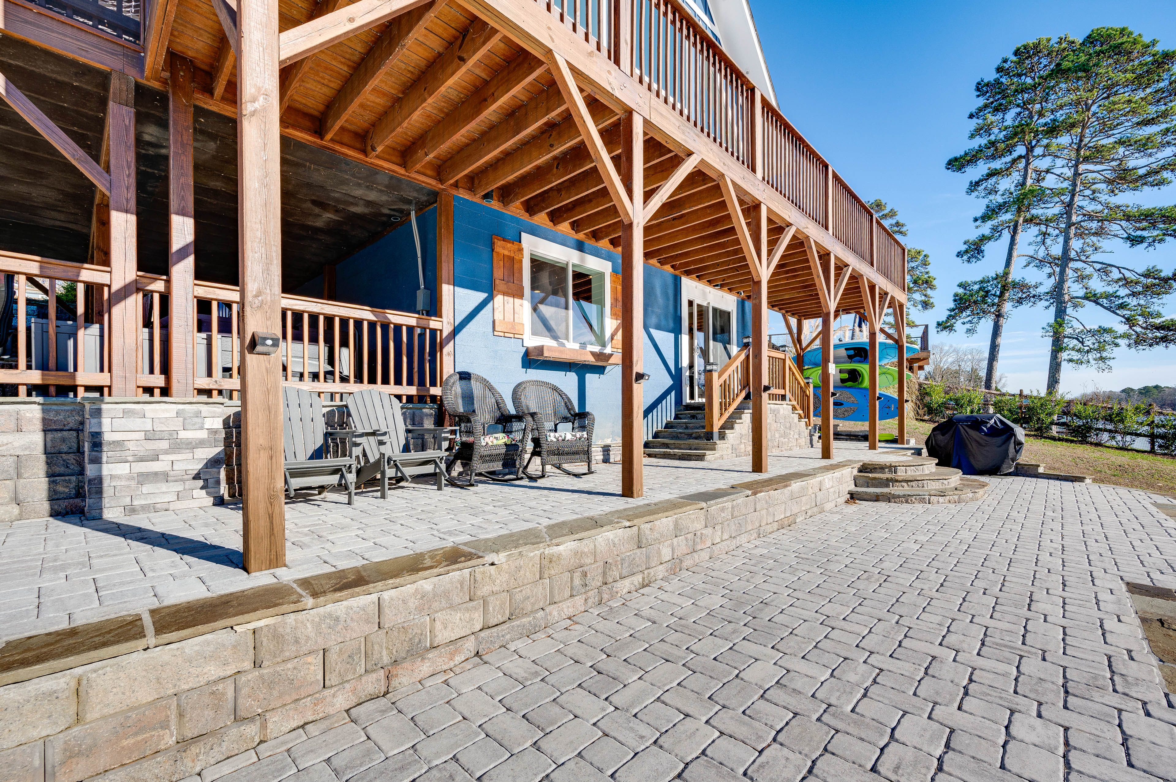 Patio | Outdoor Seating | Gas Grill