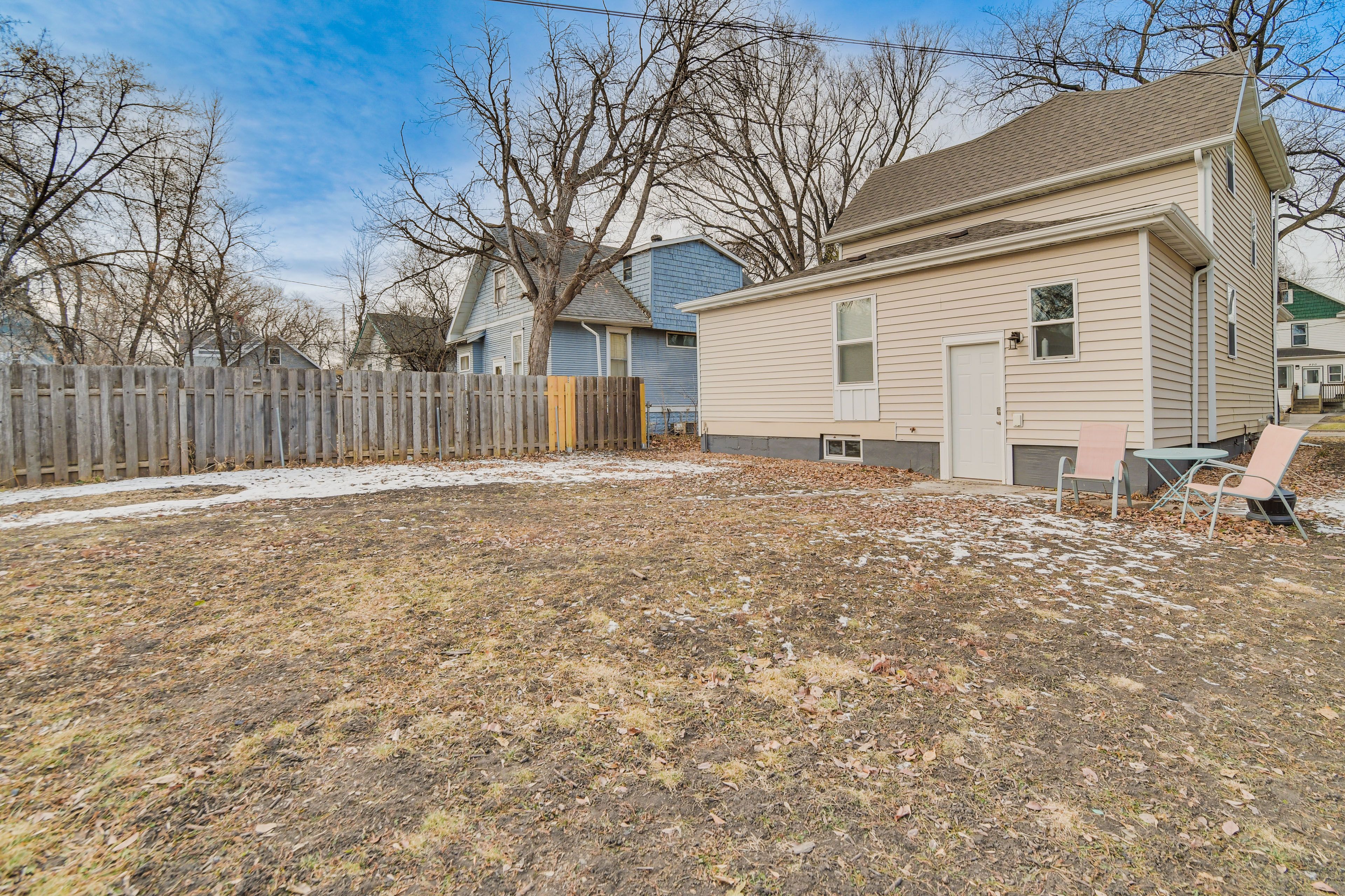 Backyard (Unfenced) | Pet Friendly w/ Fee
