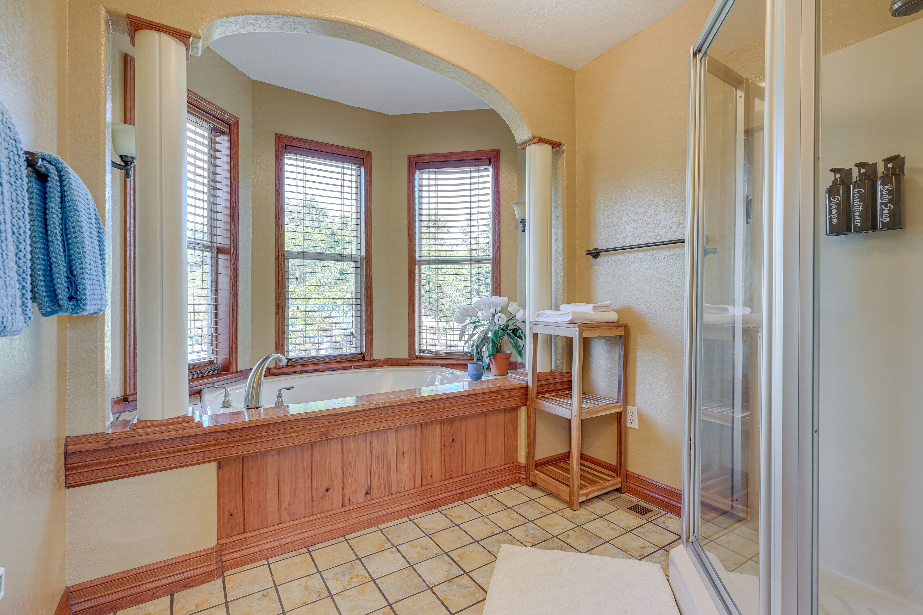 En-Suite Bathroom | Towels Provided | 2nd Floor