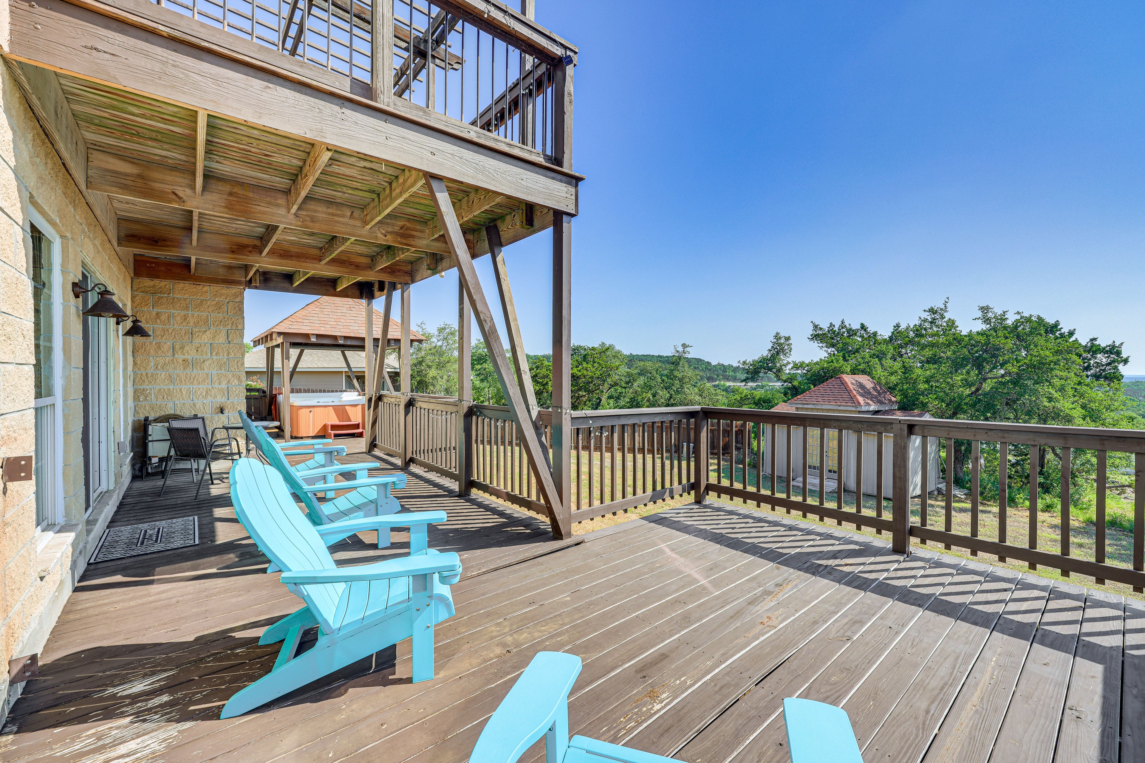 Deck | Outdoor Seating | Gas Grill Available