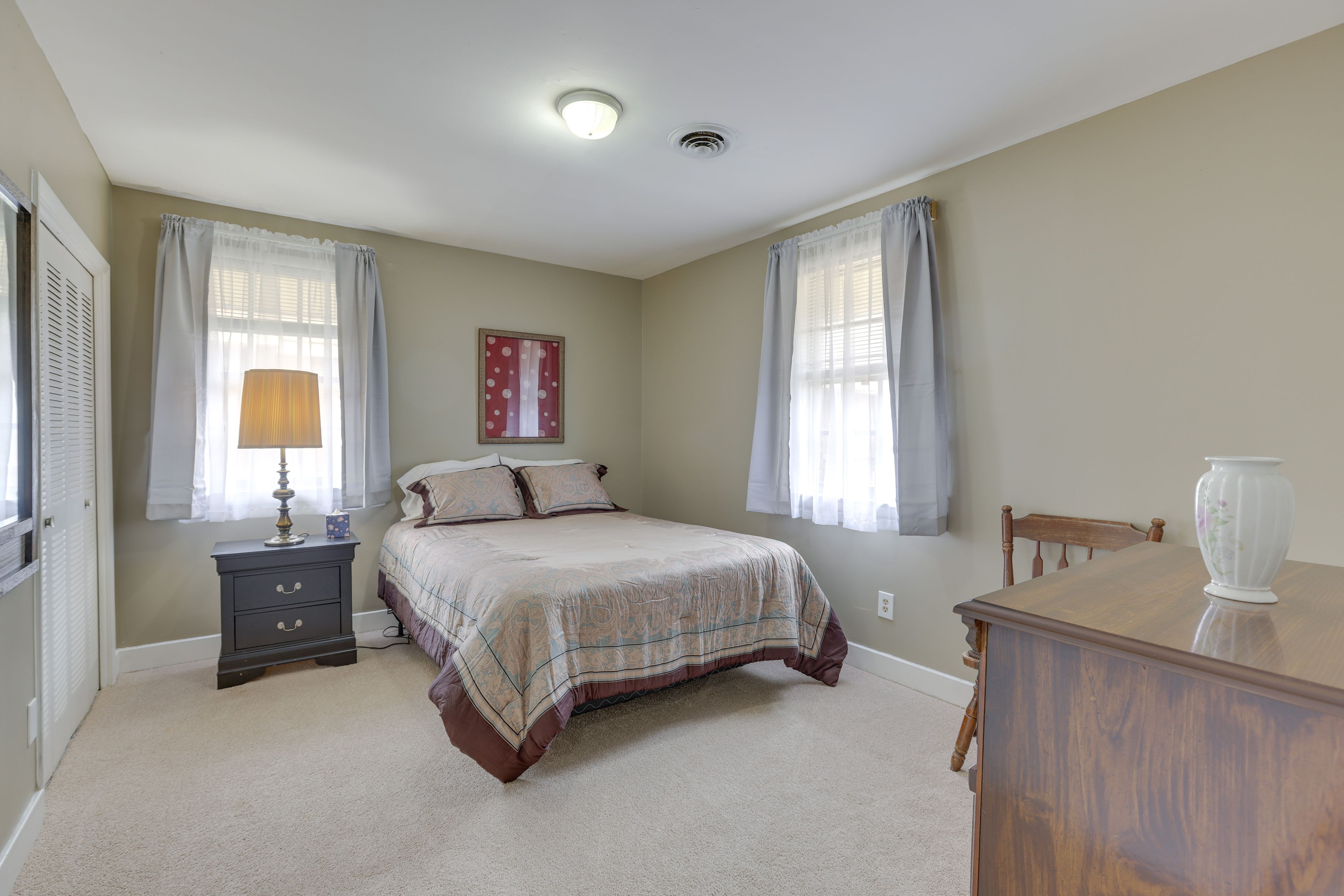Bedroom 1 | Queen Bed