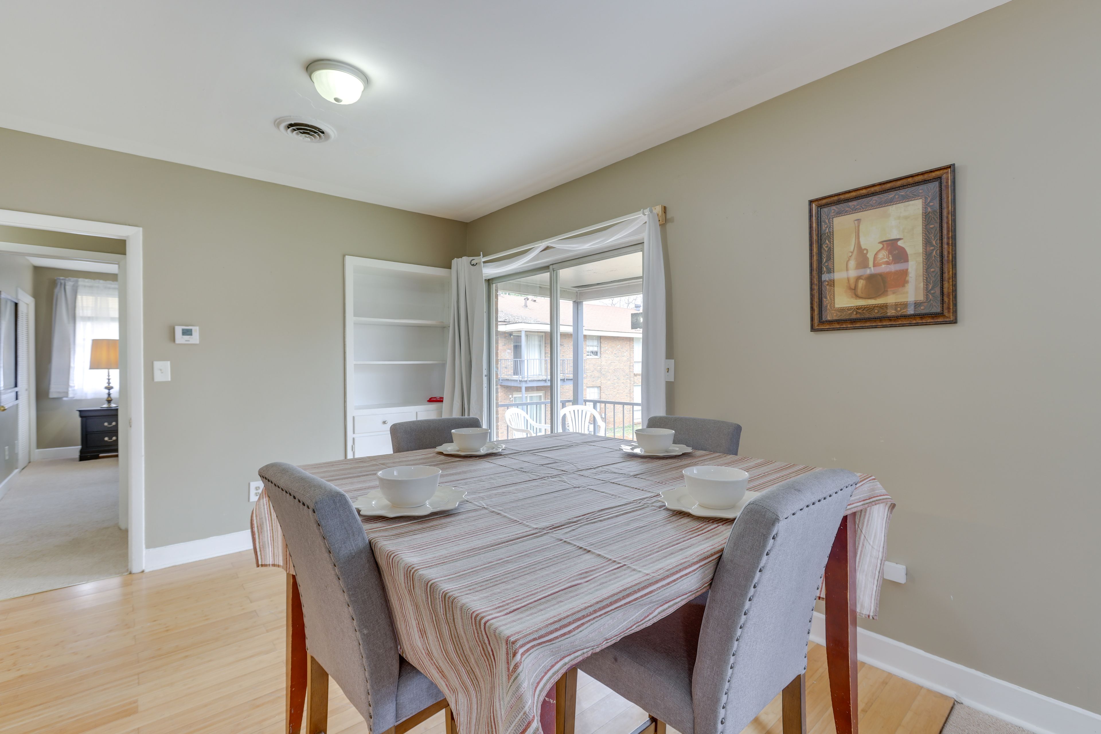 Dining Table | Dishware & Flatware