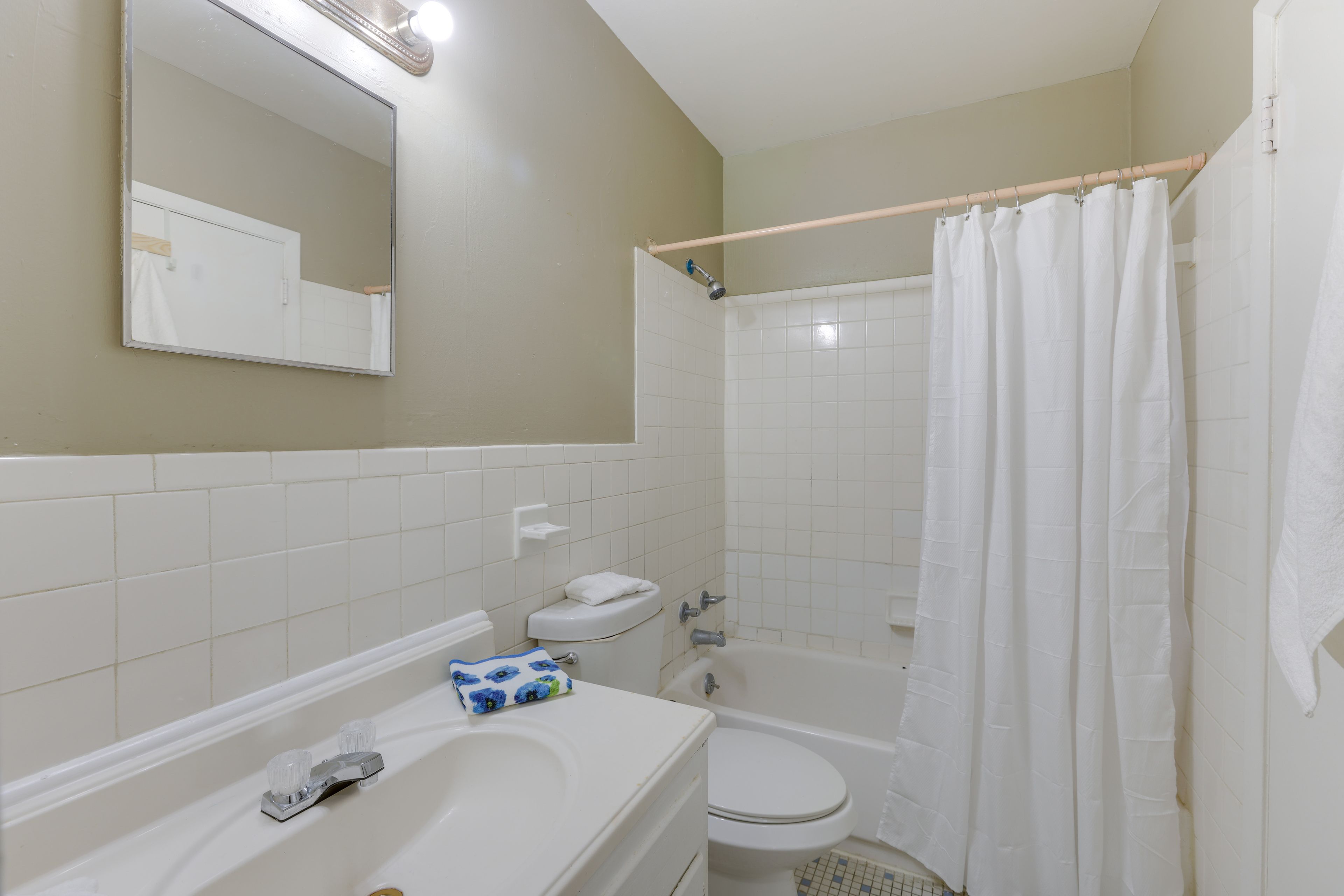 En-Suite Bathroom | Complimentary Toiletries