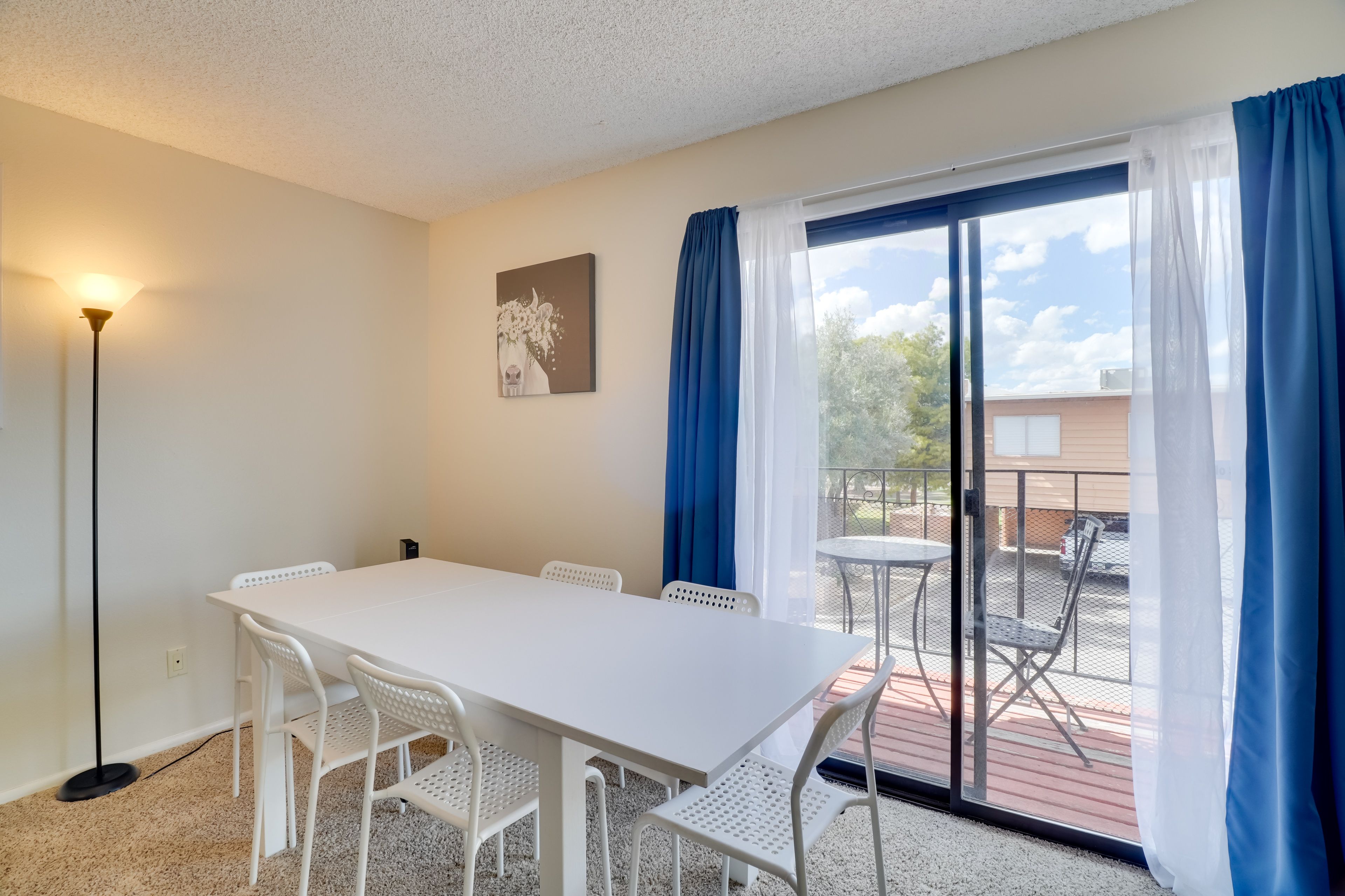 Dining Table | Dishware & Flatware