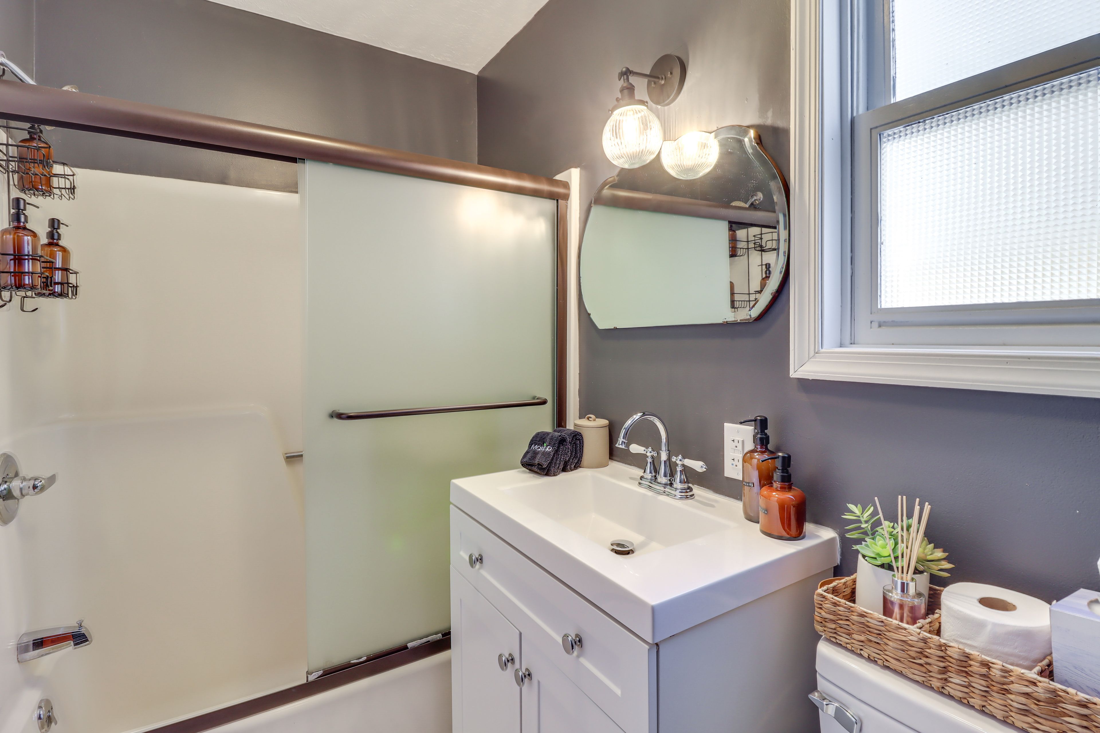 Full Bathroom | 1st Floor