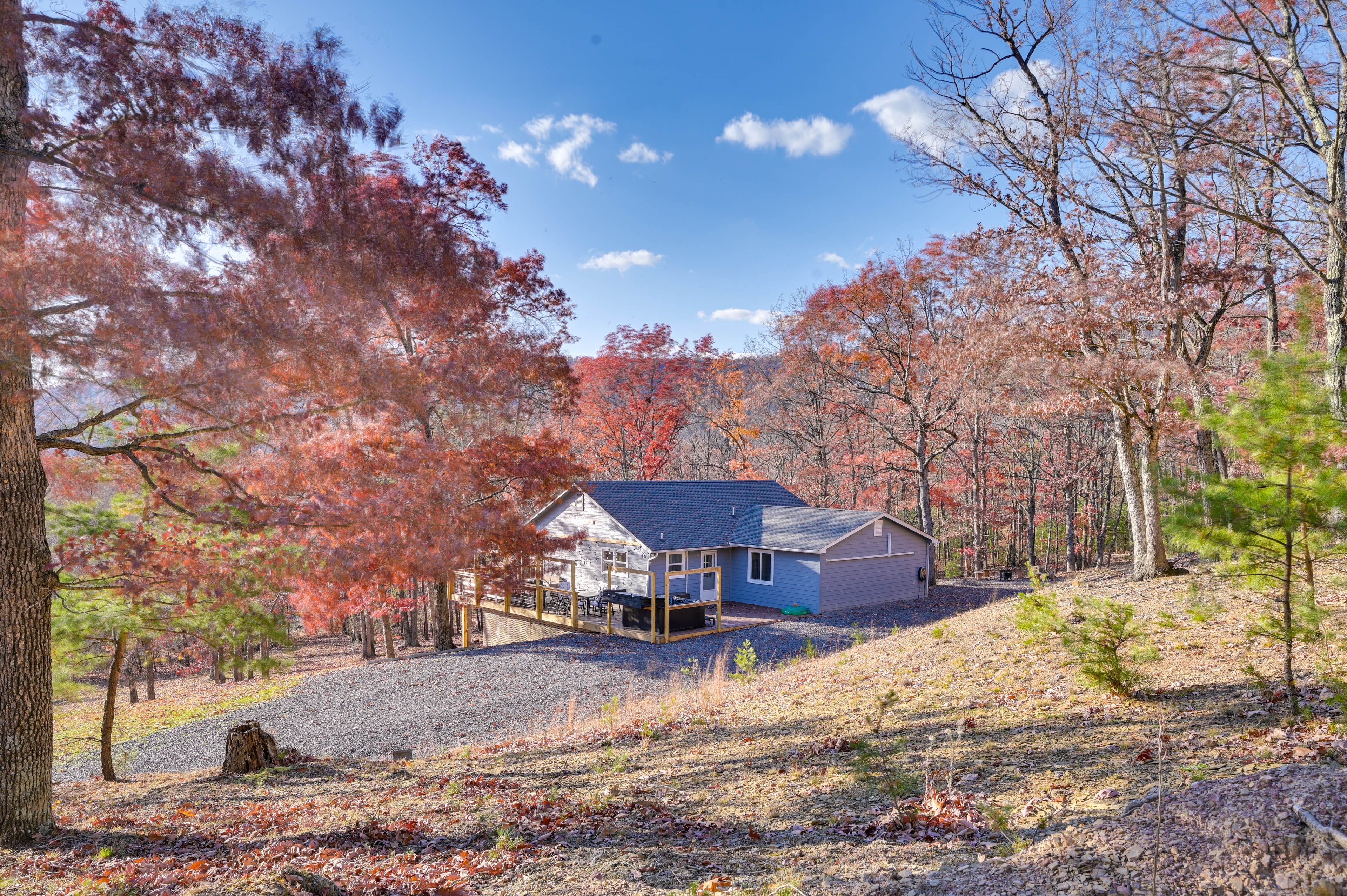 Property Exterior | Driveway Parking (8 Vehicles) | RV/Trailer Parking