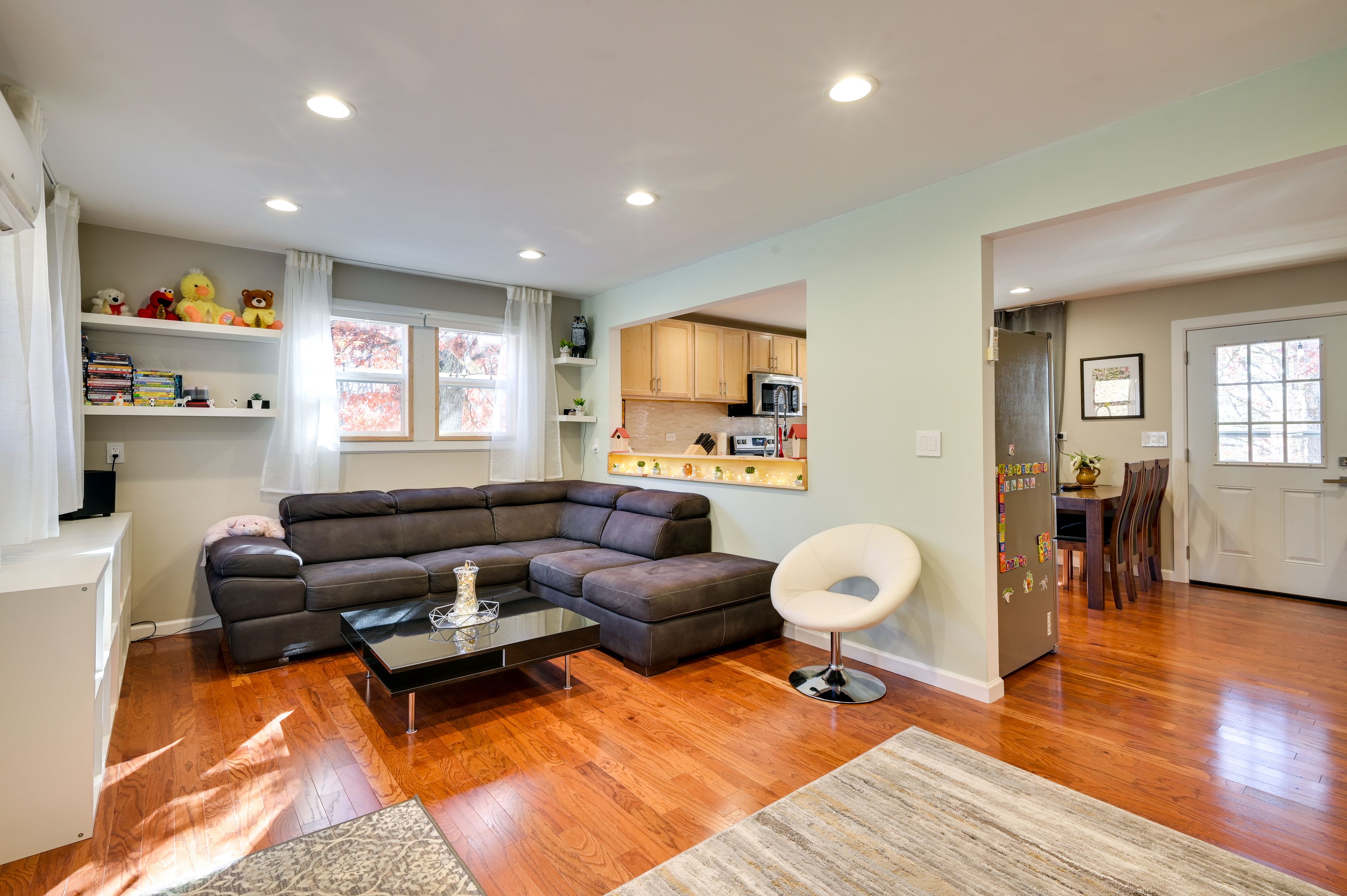 Living Room | Single-Story Home | Electric Fireplace | Sleeper Sofa