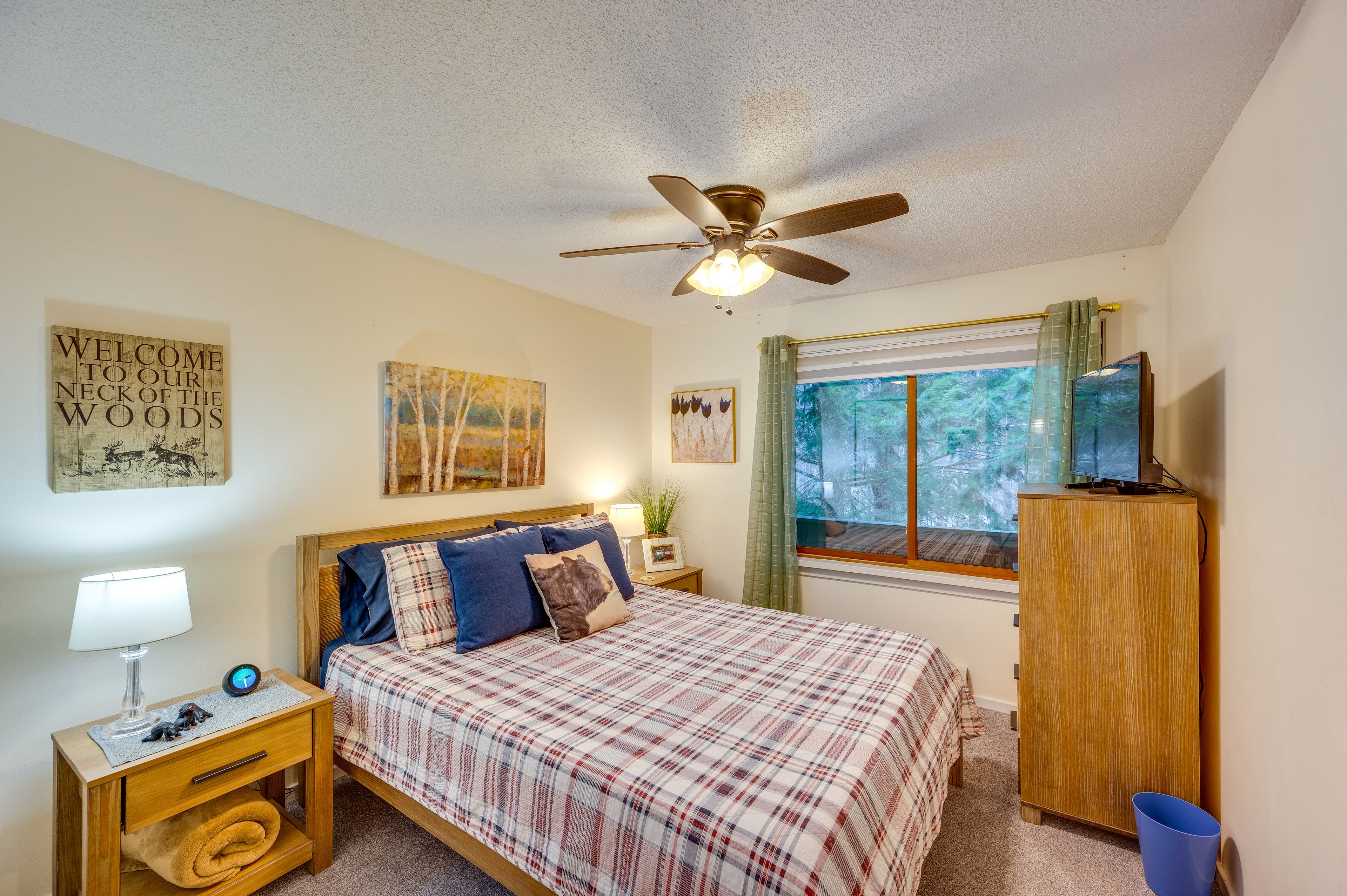 Bedroom 2 | Queen Bed | Smart TV