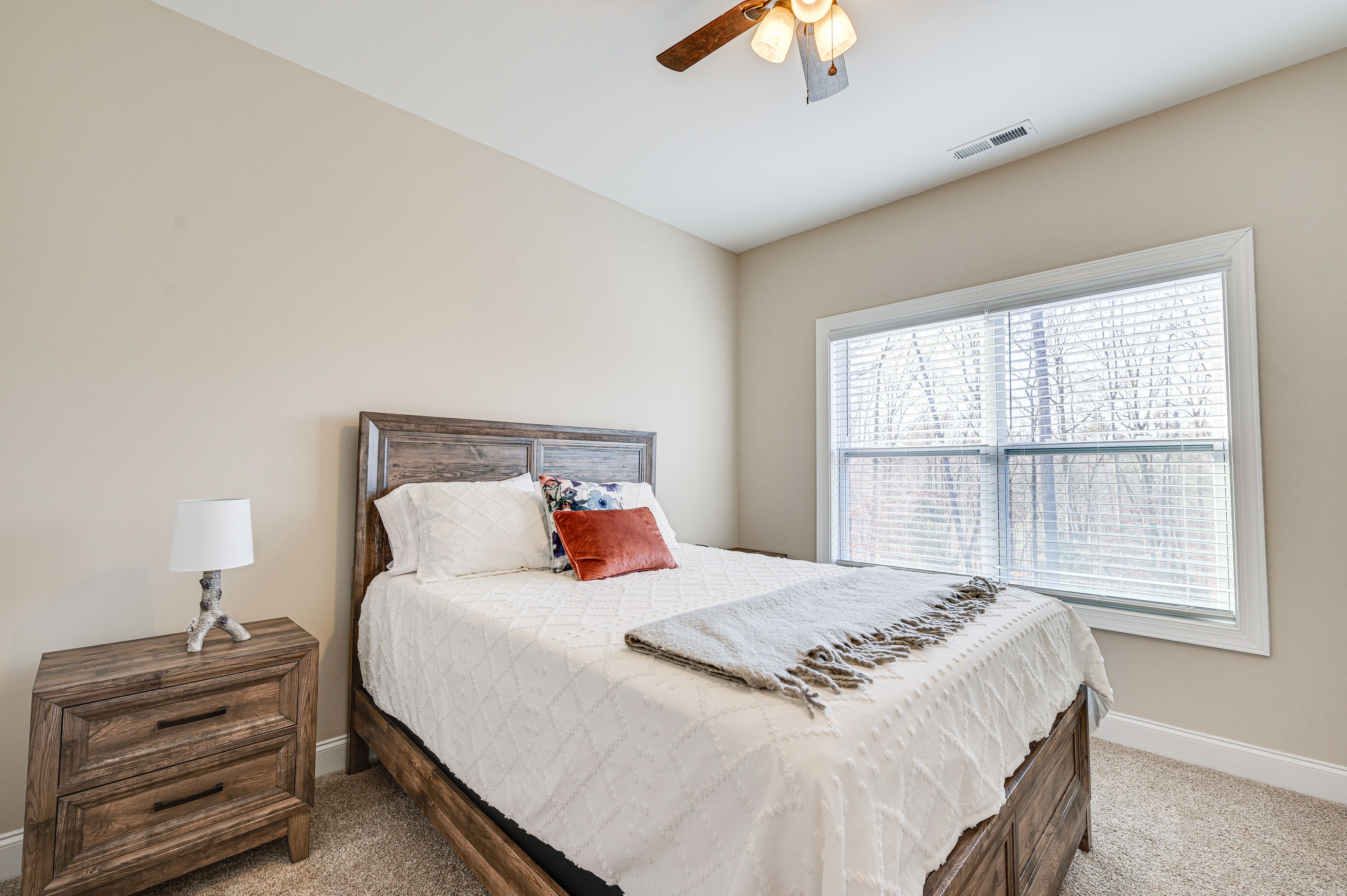 Bedroom 3 | Queen Bed