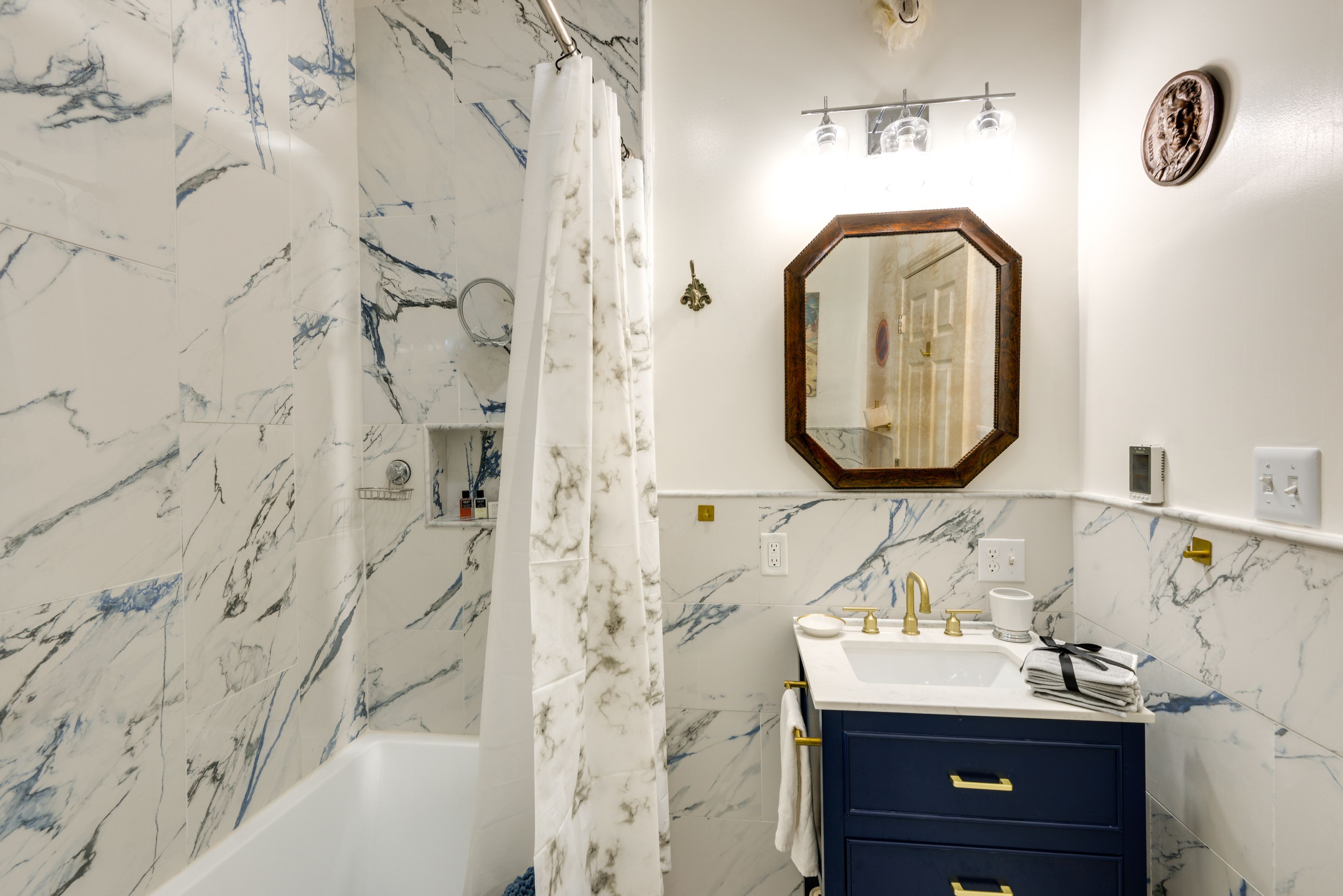 Full Bath | Towels | Hair Dryer | Complimentary Toiletries