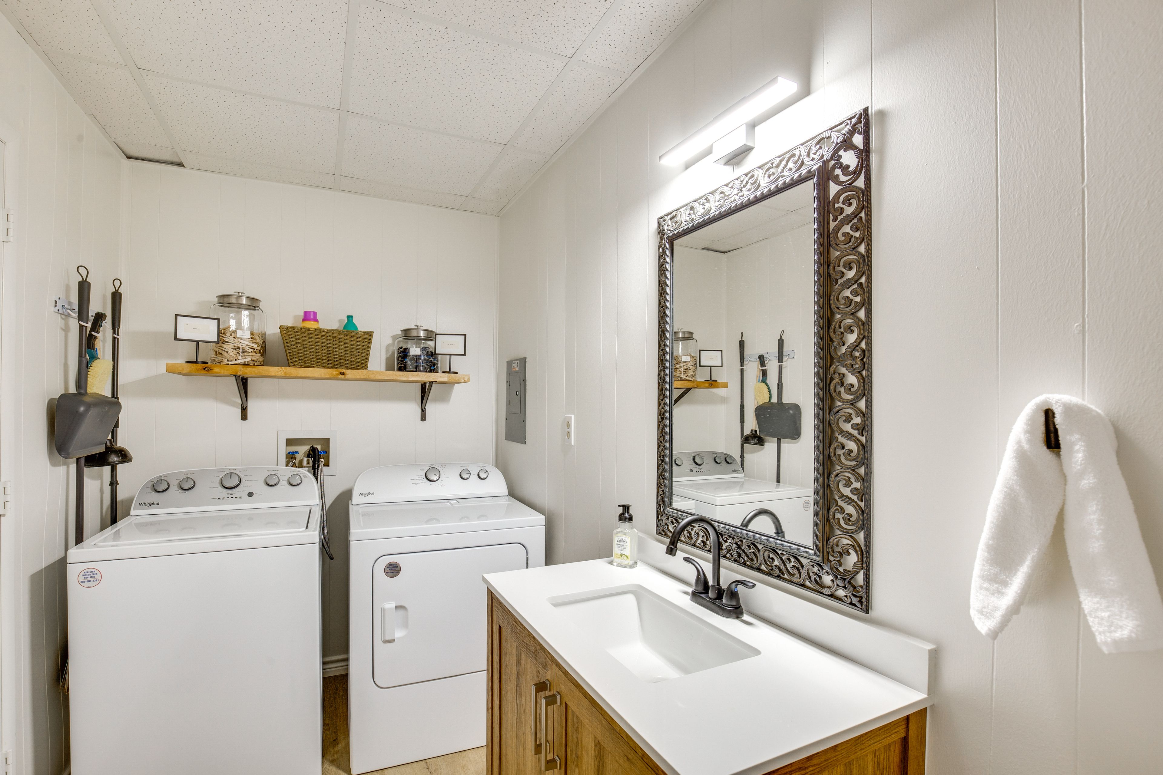 Full Bathroom | Complimentary Toiletries | Washer & Dryer