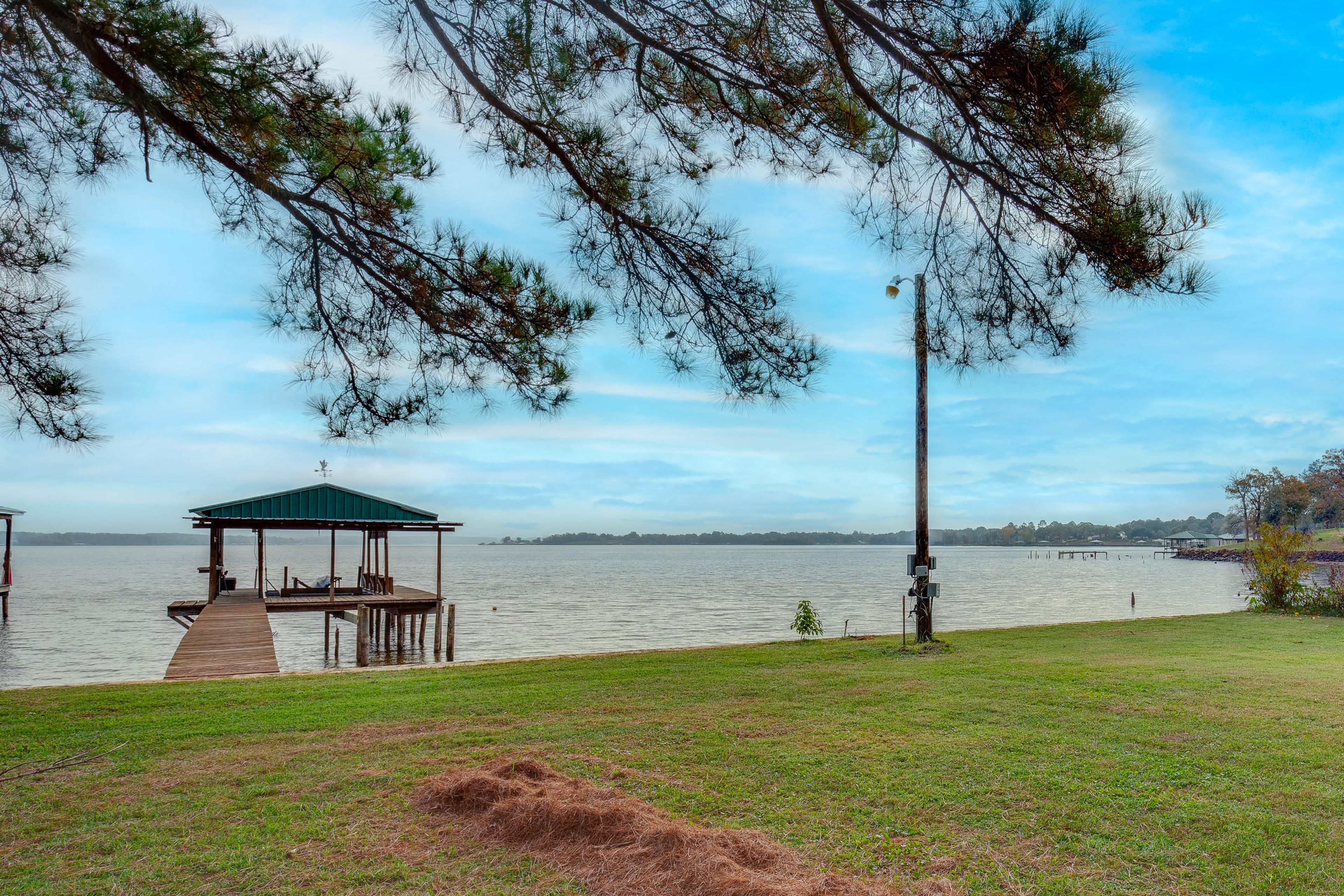 Frankston Vacation Rental | 4BR | 3BA | 2,000 Sq Ft | Stairs Required