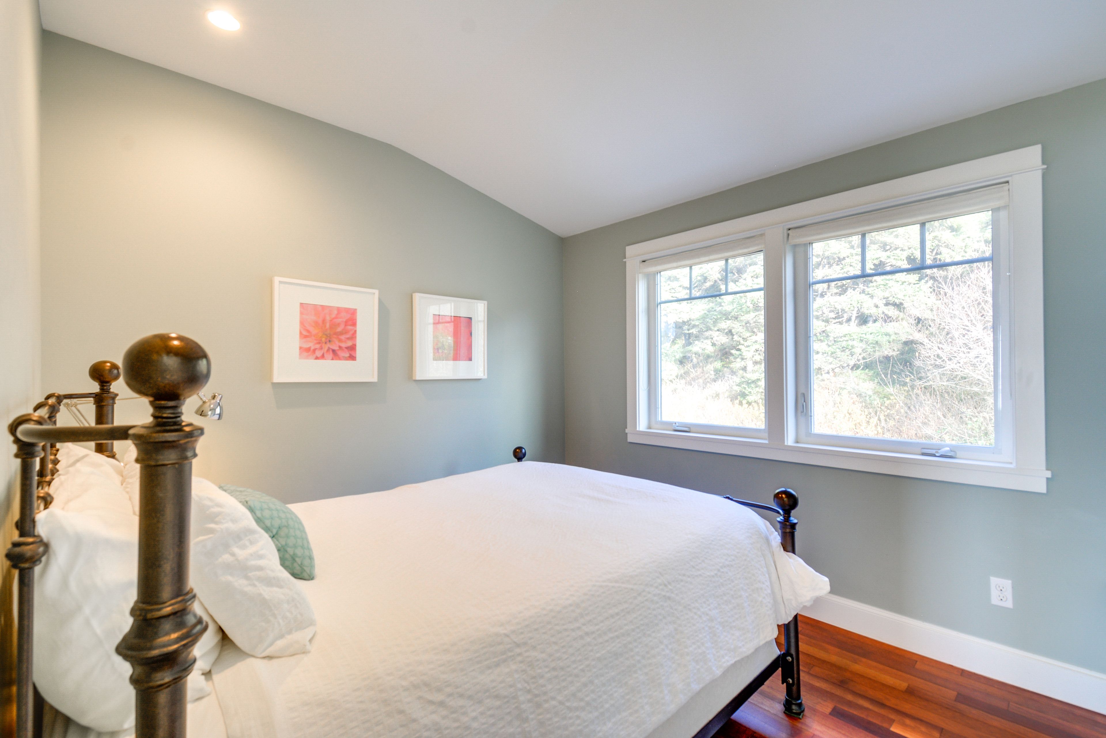 Bedroom 2 | Queen Bed