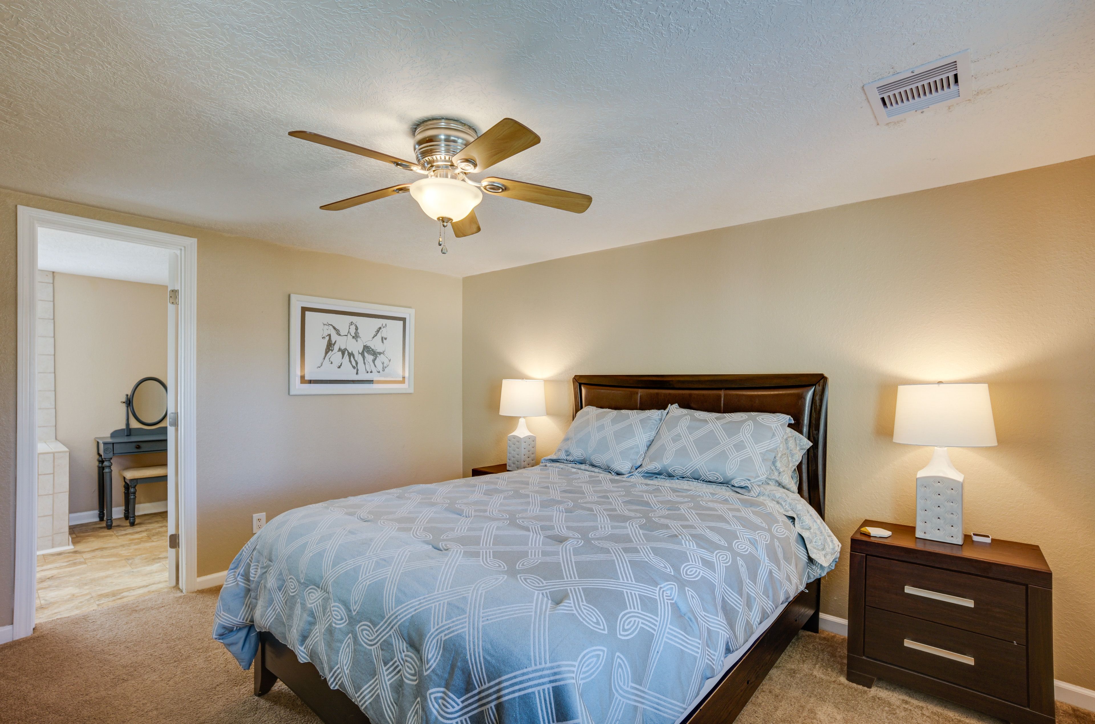 Bedroom 1 | Queen Bed | En-Suite Bathroom
